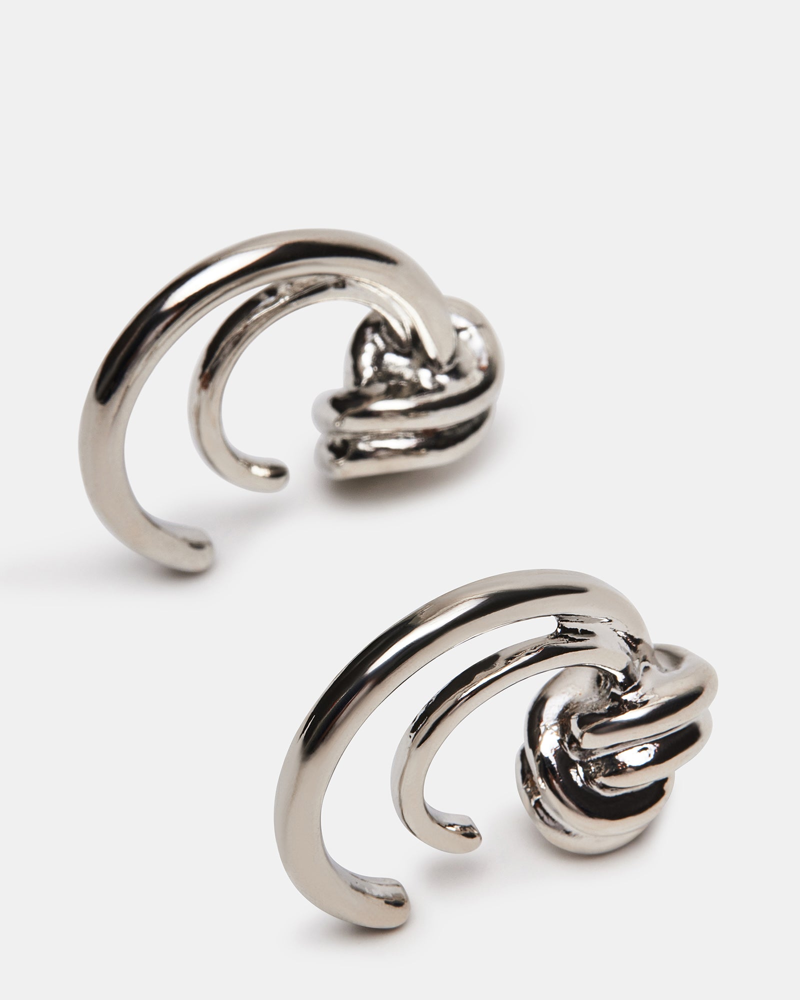 KNOT HOOP EARRINGS SILVER、mySite、gtrtttuynbv