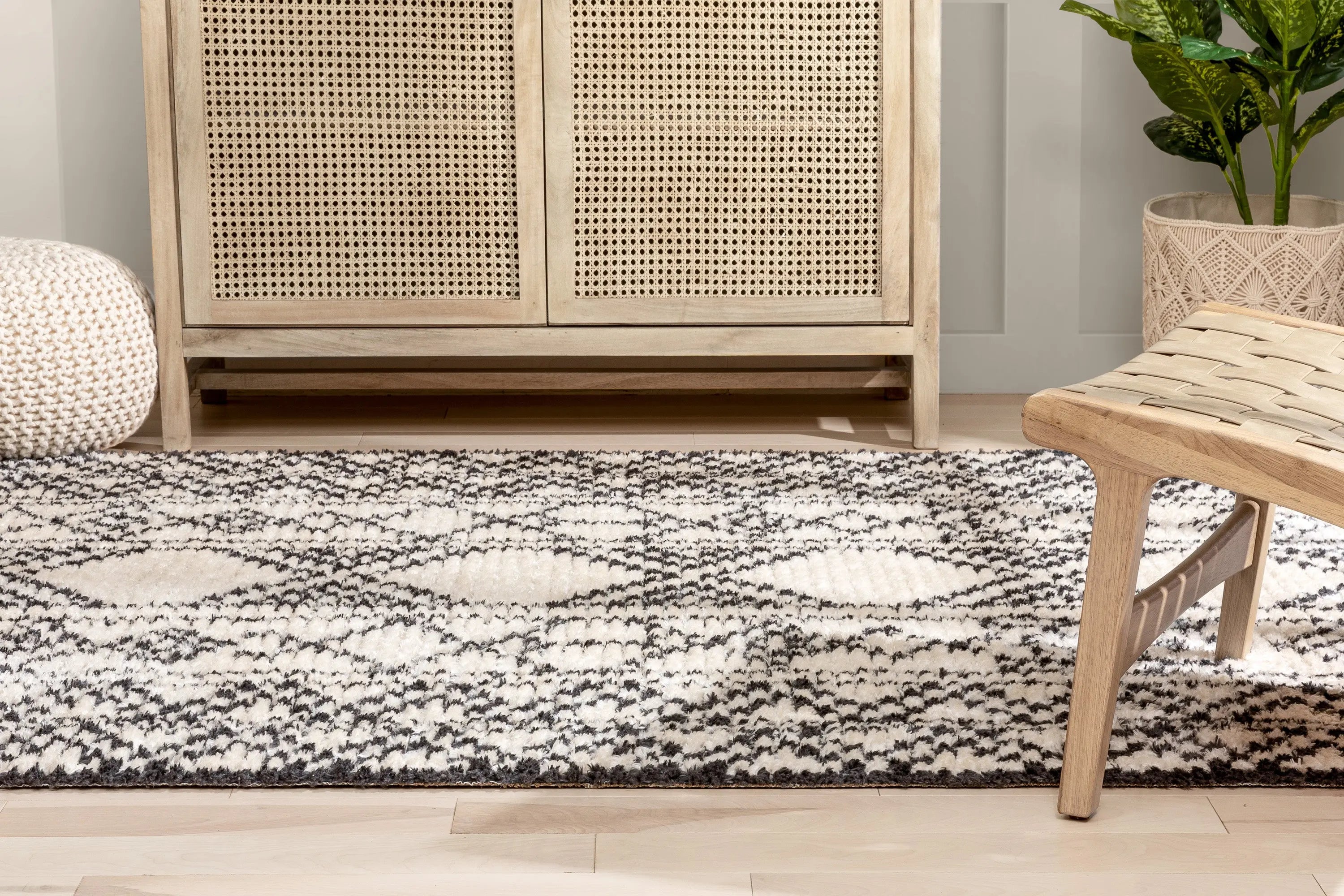 Tallulah Tribal Diamond Lattice Pattern Grey High-Low Textured Pile Rug、mySite、gigharbornorthrealestate