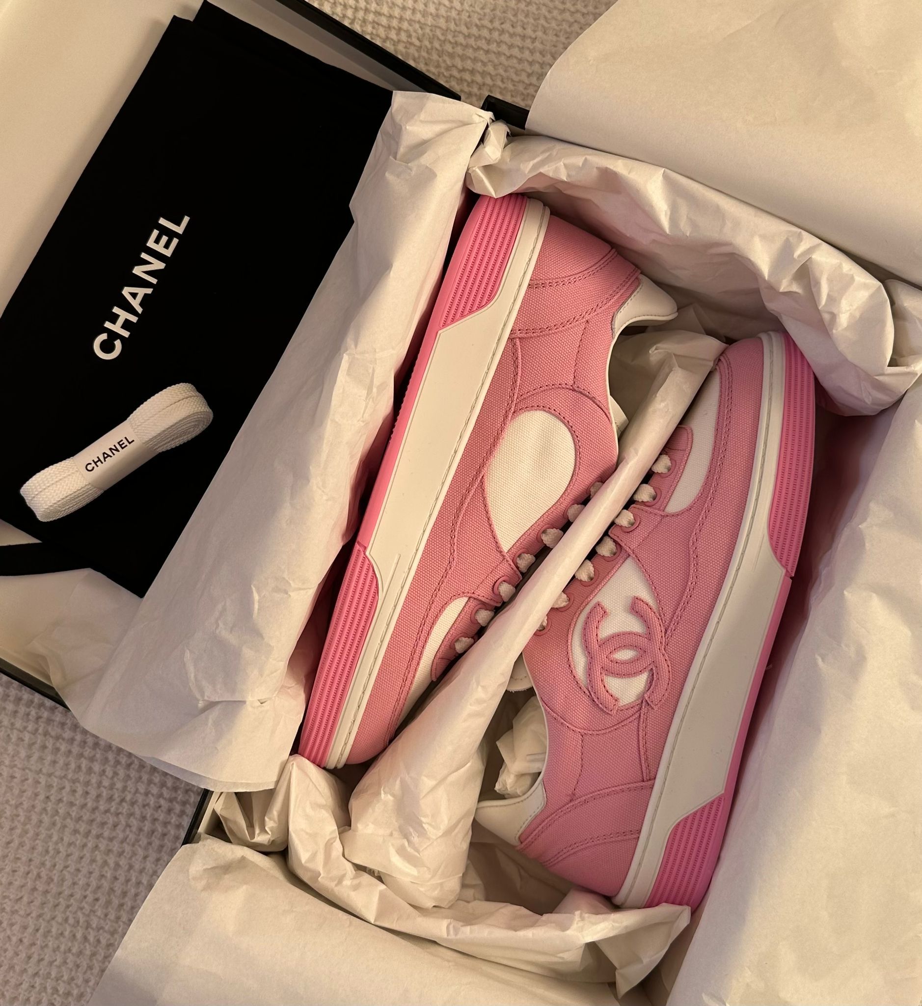 Chanel CC Logo Cotton Sneaker (Pink & White)、mySite、garminoutage.com