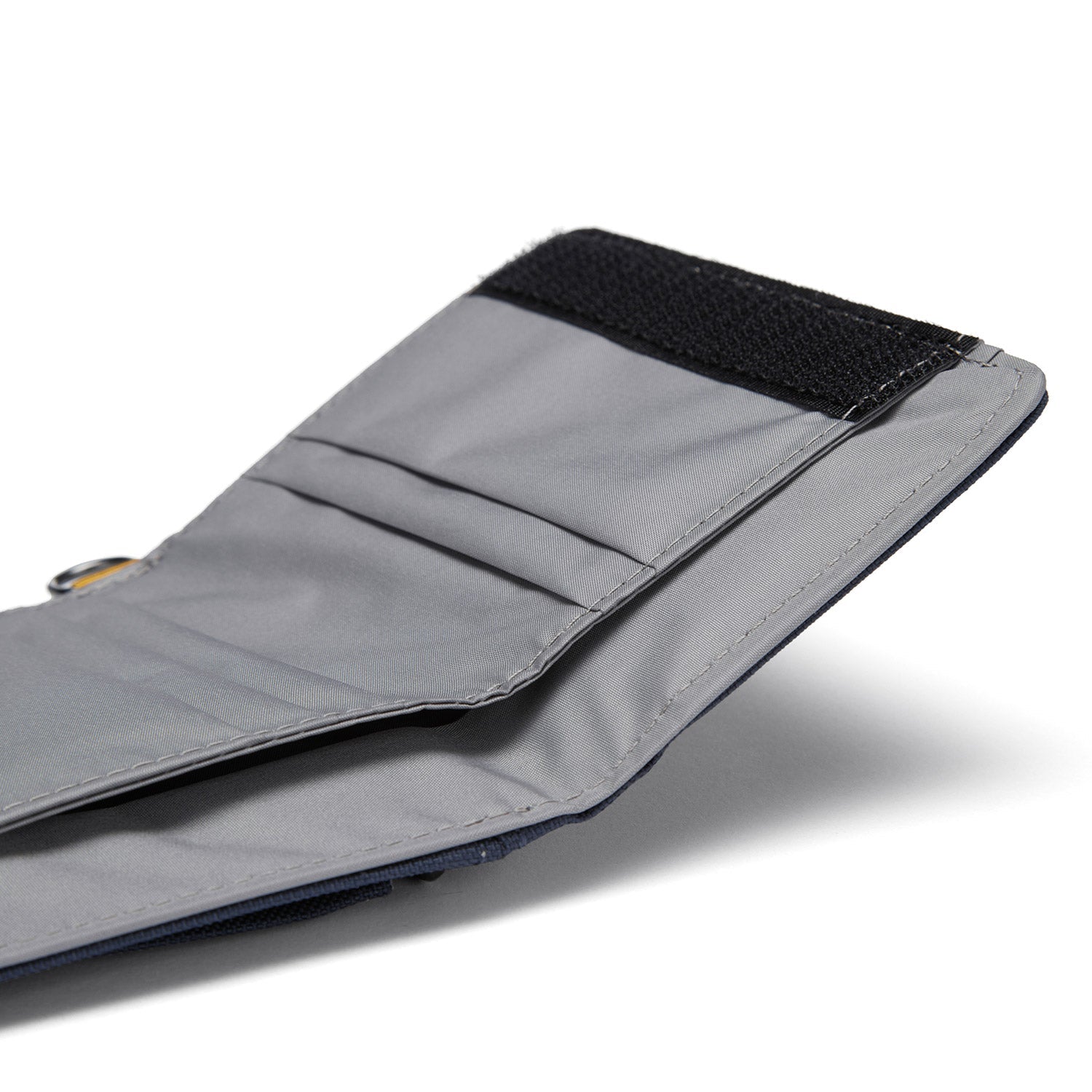 Pacsafe® RFIDsafe™ RFID blocking trifold wallet、mySite、garagedoors4me