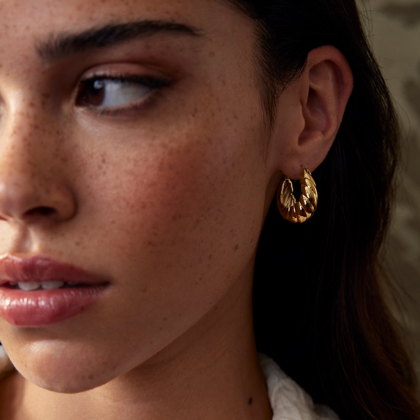 Élevé Waved Hoop Earrings, Gold Colour、mySite、botmansion