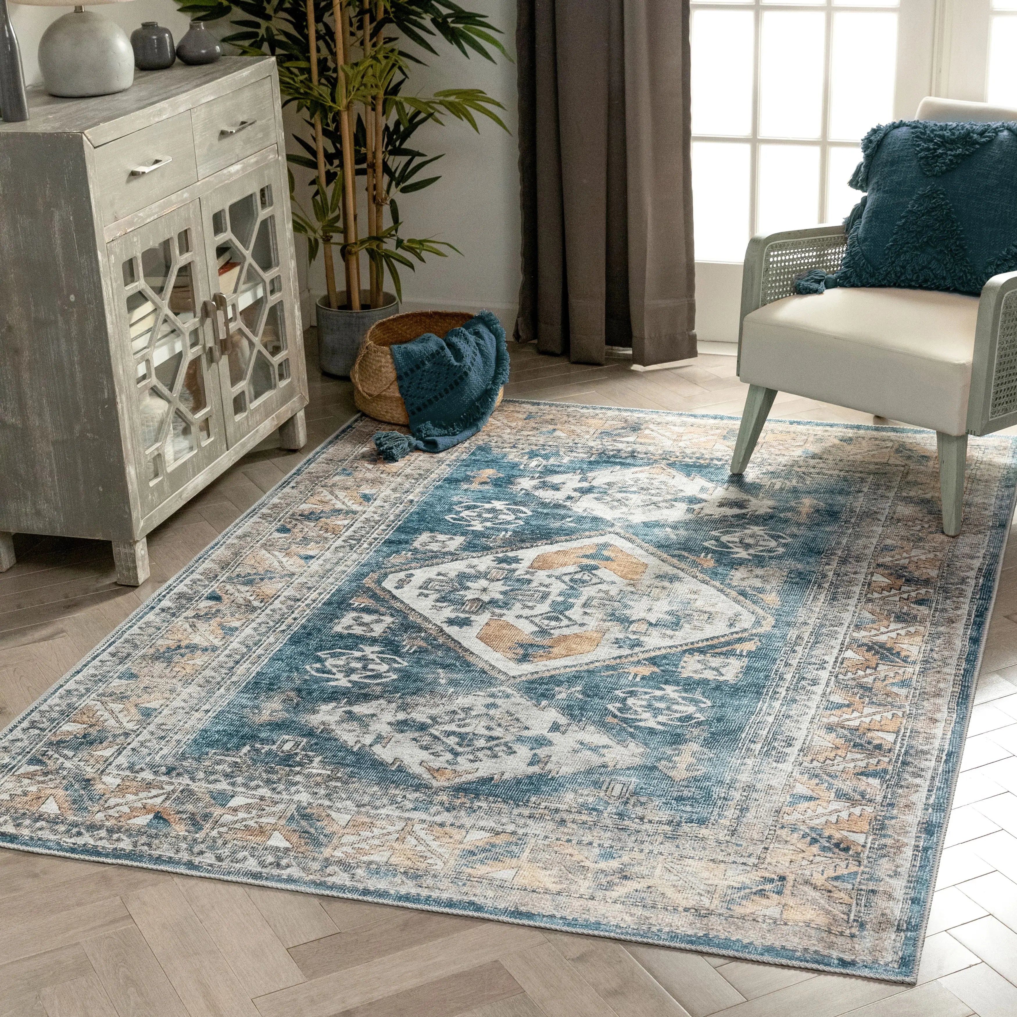 Habra Machine Washable Vintage Medallion Oriental Light Blue Flat-Weave Distressed Rug、mySite、gigharbornorthrealestate