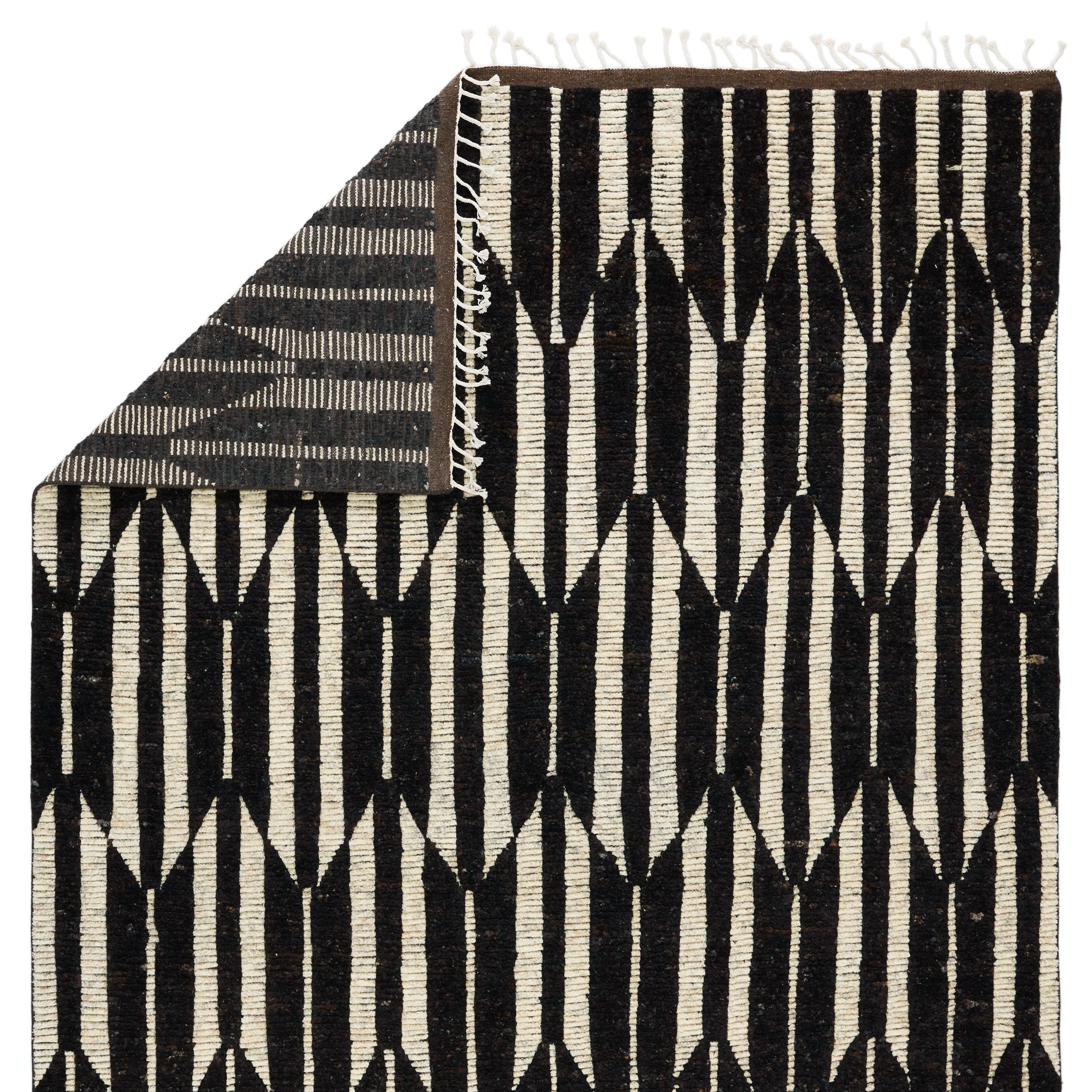 Quest Hand-Knotted Geometric Dark Brown Ivory Area Rug、mySite、gigharbornorthrealestate