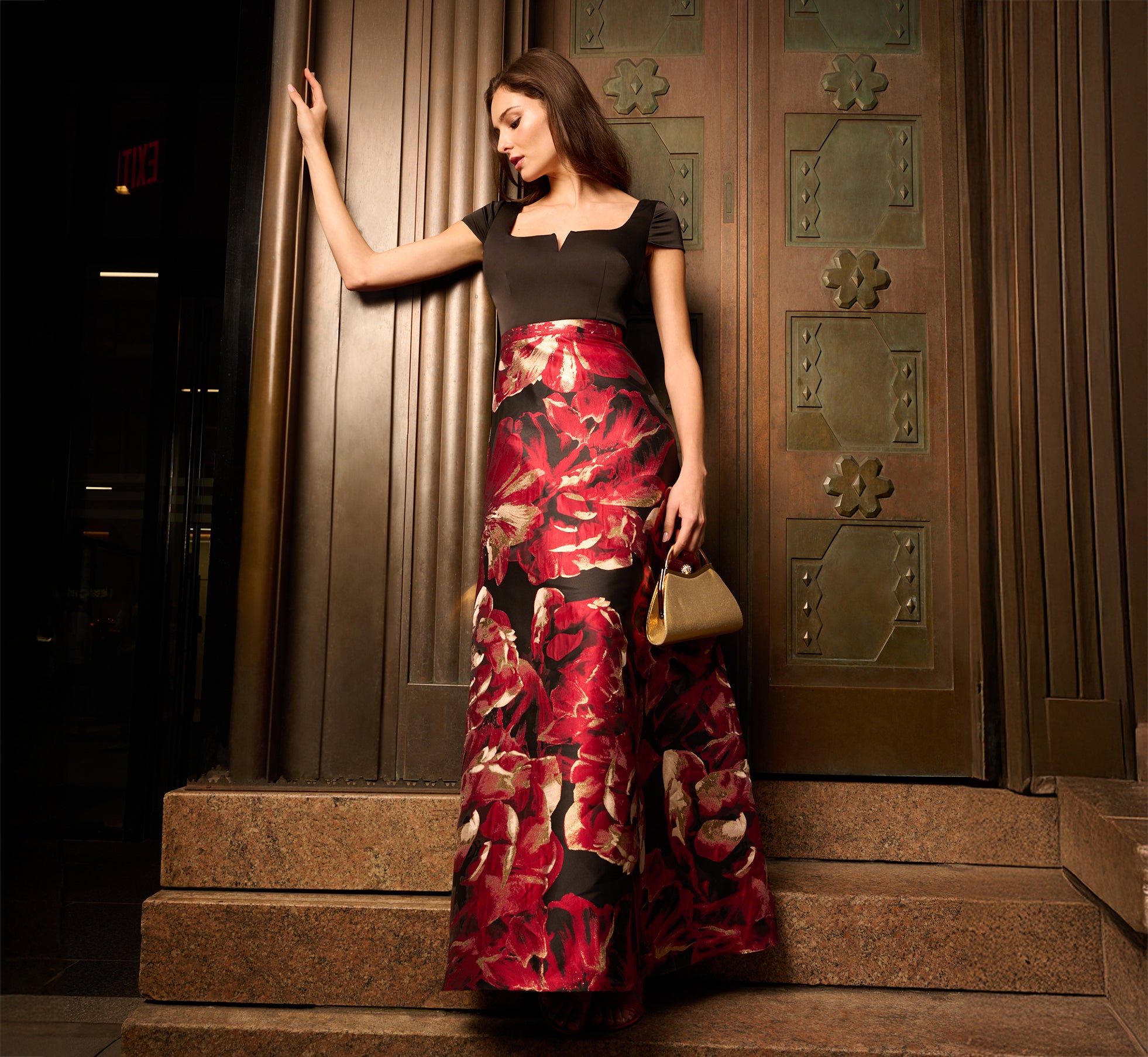 Combo Fabric Cap Sleeve Gown In Black Red Multi、mySite、solidvoid