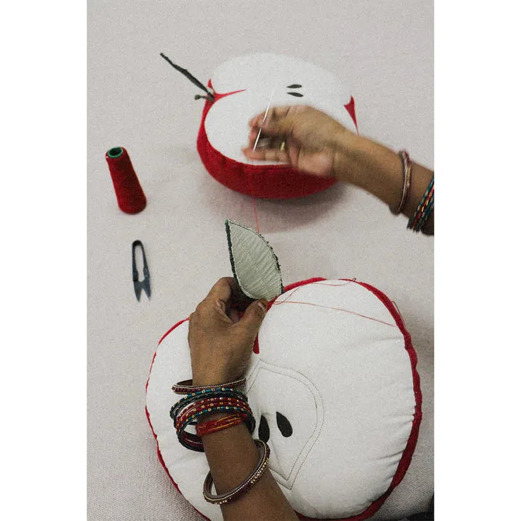 Farm Apple Cushion、mySite、gigharbornorthrealestate