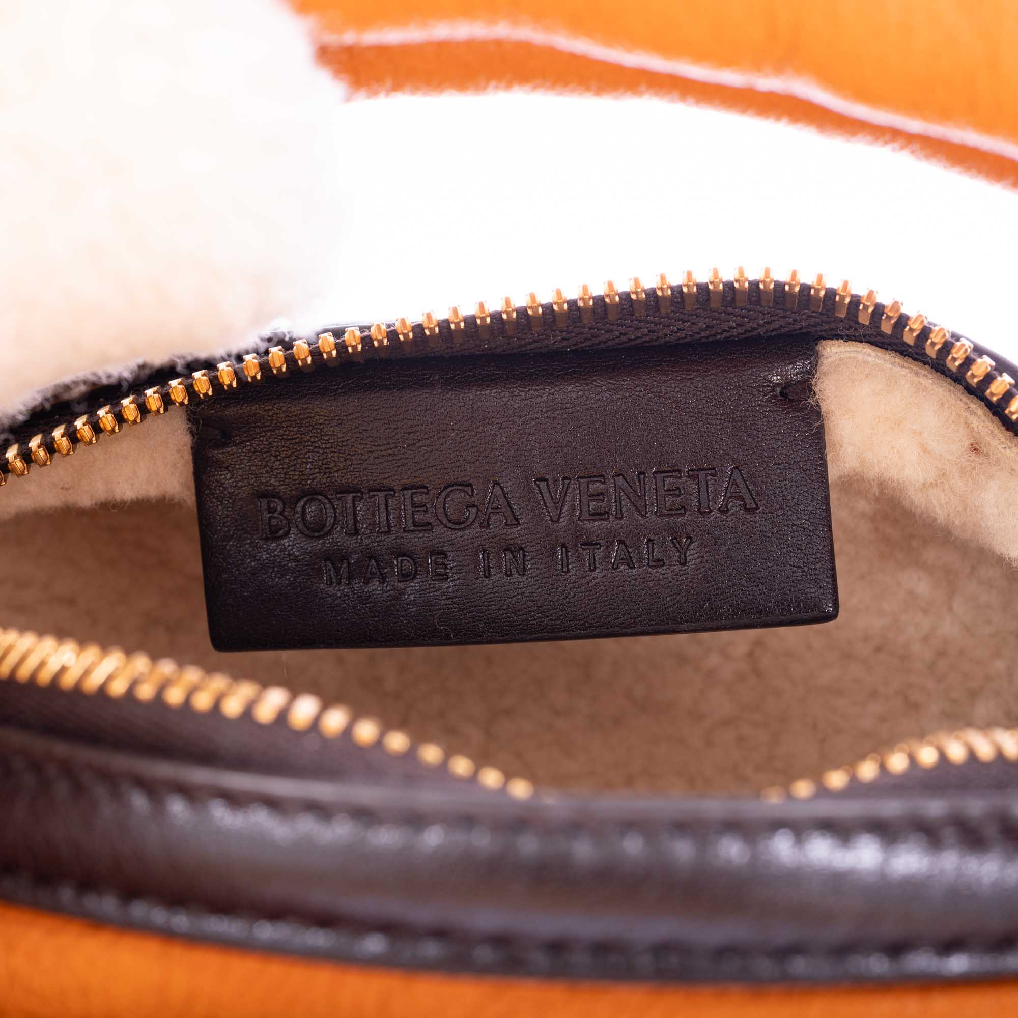 BOTTEGA VENETA Mini Jodie in Honey Calfskin Shearling Aviator、mySite、garminoutage.com