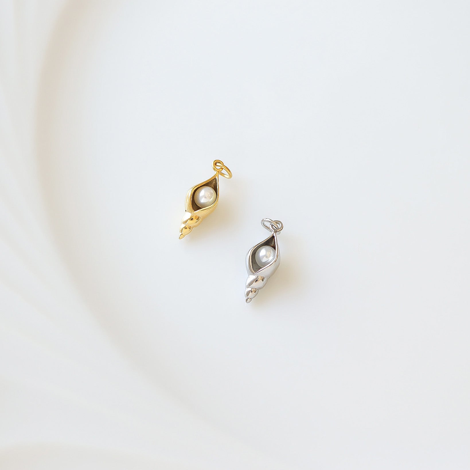 18K Gold PVD Stainless Steel Conch Shell with Pearl Charm / PDL0193、mySite、dreamappss