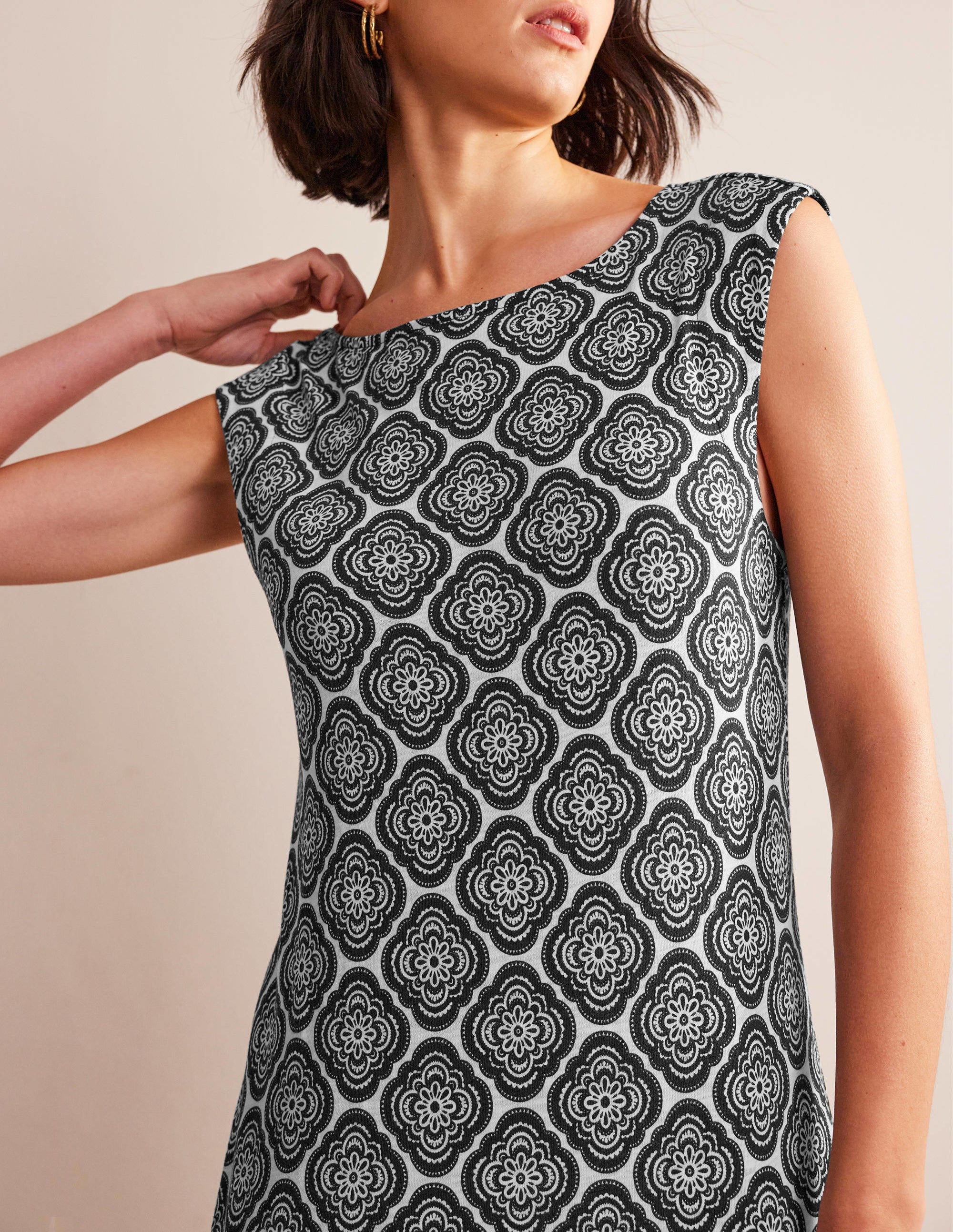  Sleeveless Jersey Shift Dress-Black, Botanic Blush、mySite、ashleygrahame