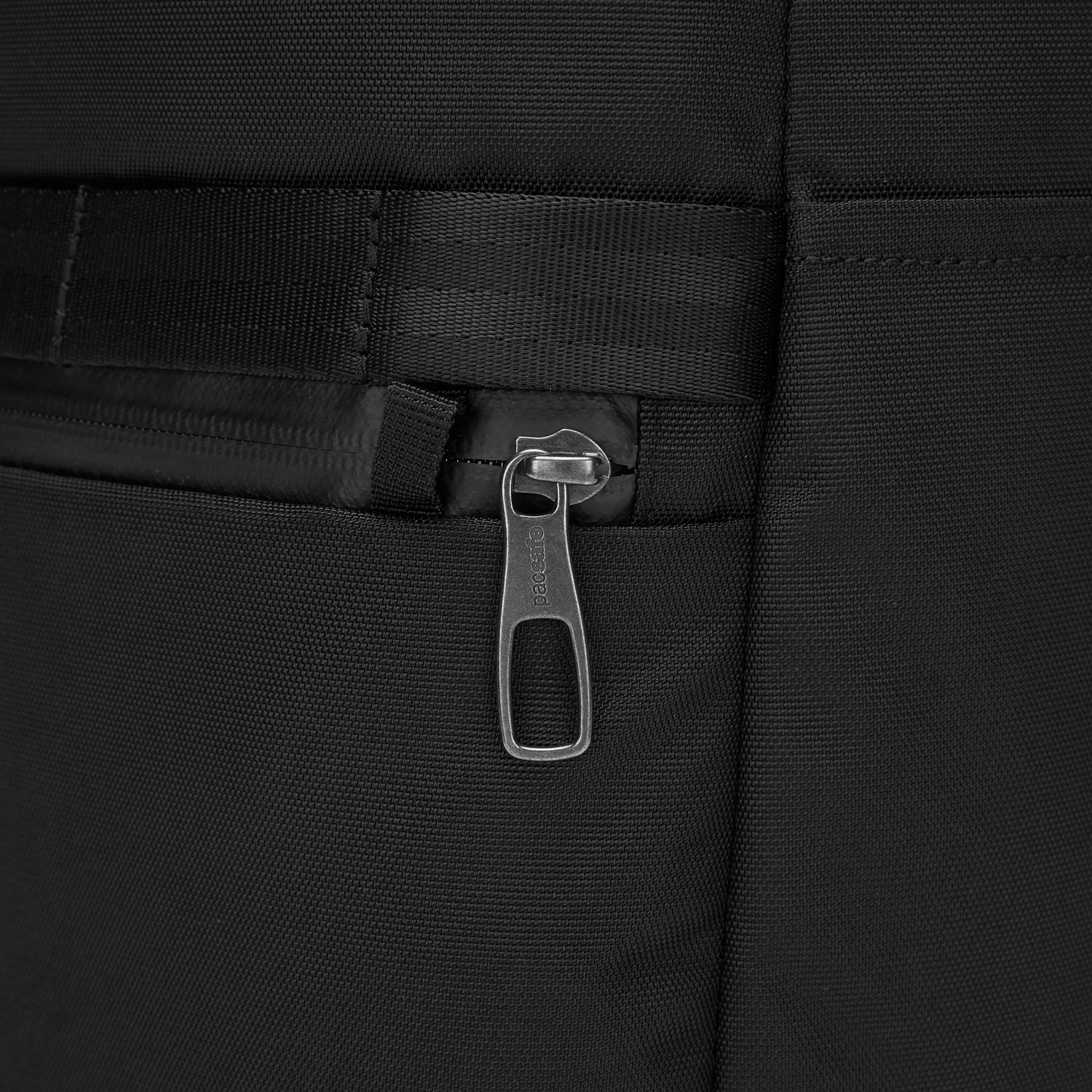 Pacsafe® X 25L anti-theft backpack、mySite、garagedoors4me