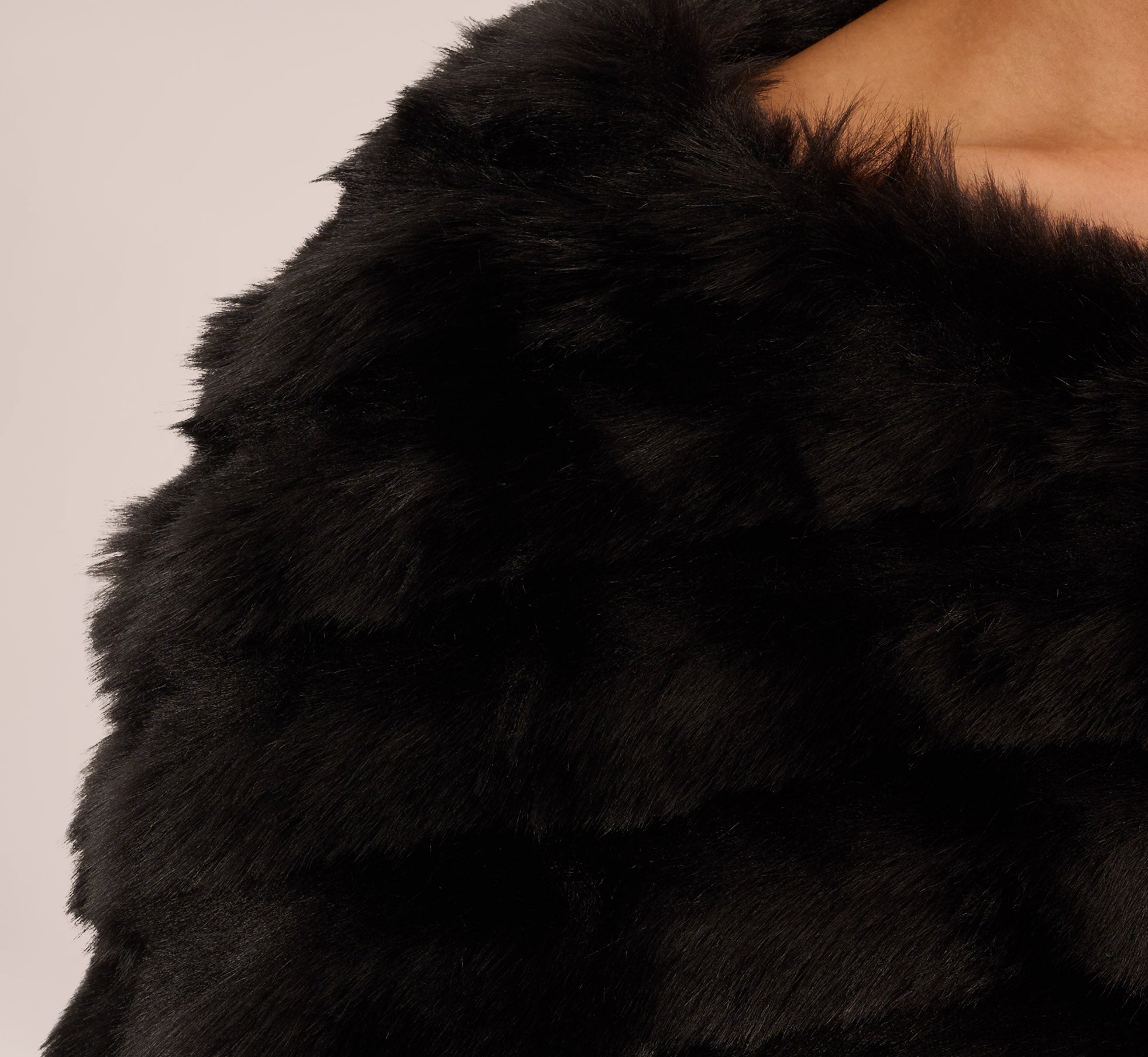 Faux Fur Wrap With Stone Brooch In Black、mySite、solidvoid