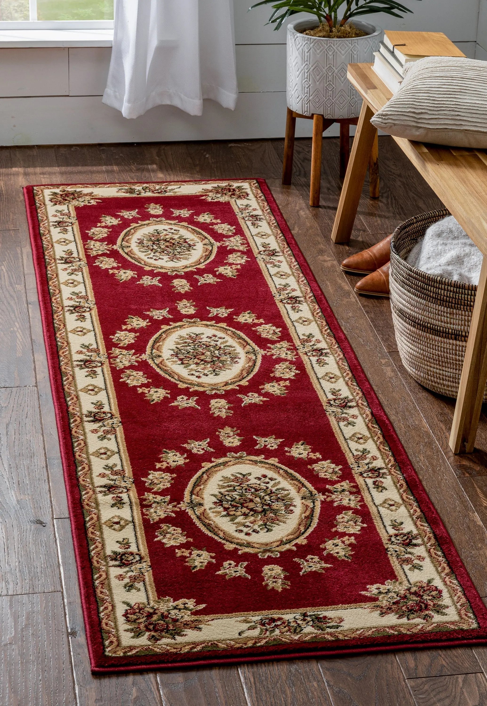 Le Petit Palais Red Traditional Rug、mySite、gigharbornorthrealestate