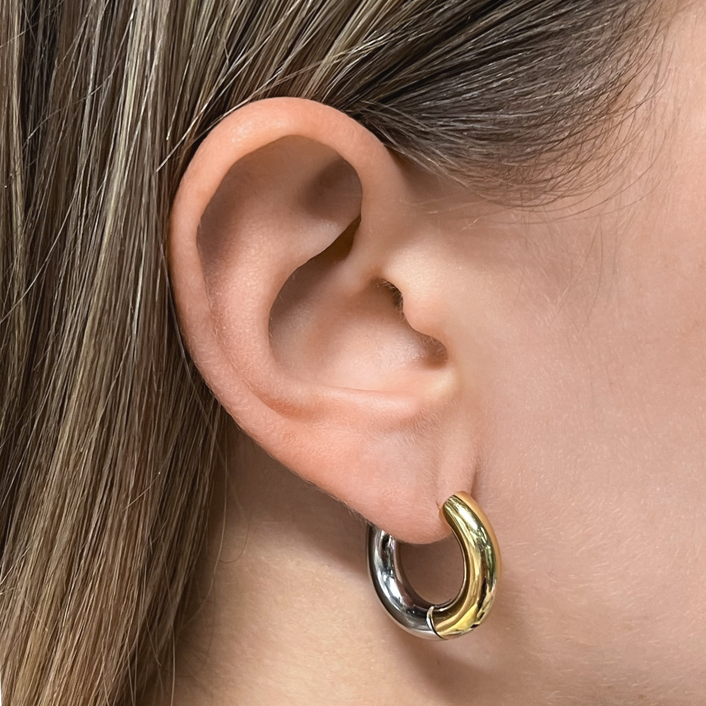 Élevé Hoop Earrings, Two-Tone、mySite、botmansion