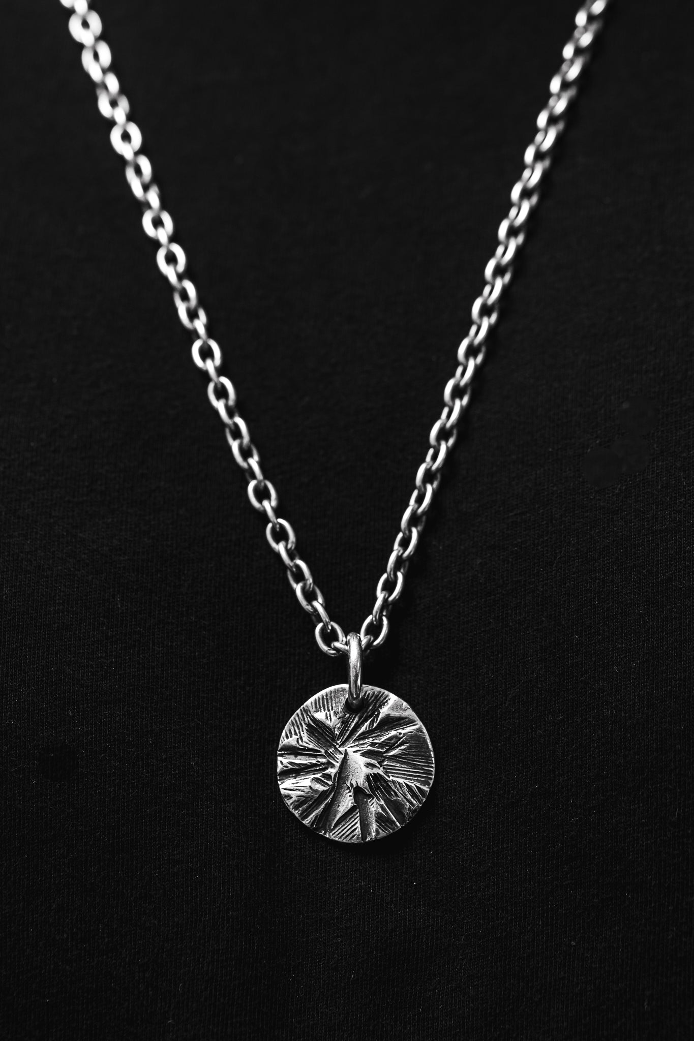  Peak Medallion in Oxidized Silver、mySite、merchandisen