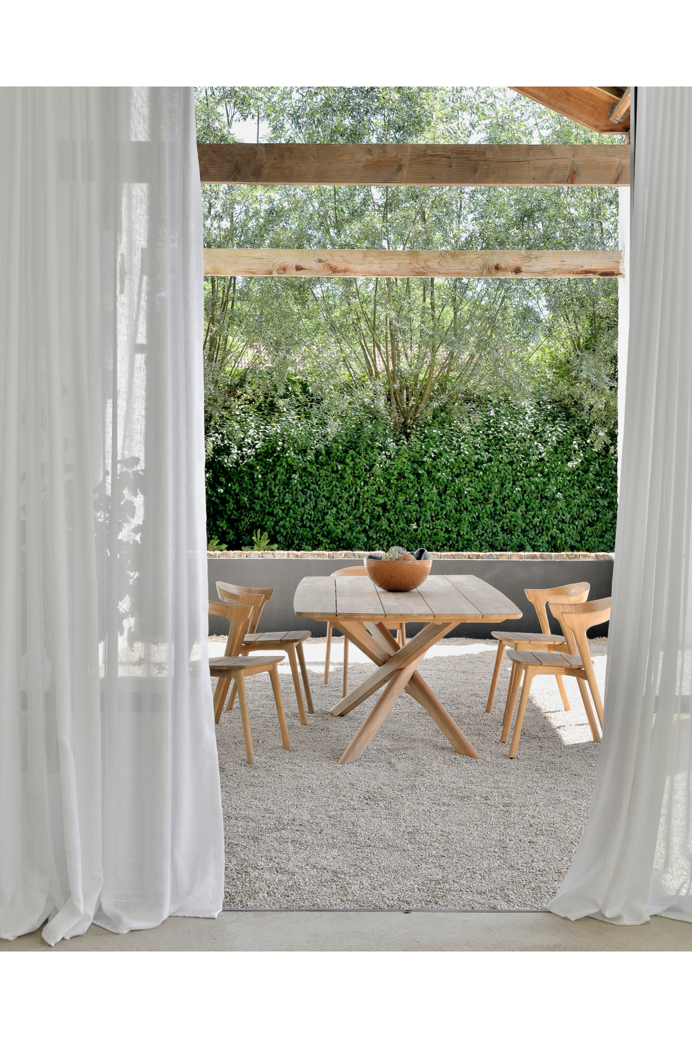 Modern Teak Outdoor Dining Table | Ethnicraft Mikado、mySite、neckold