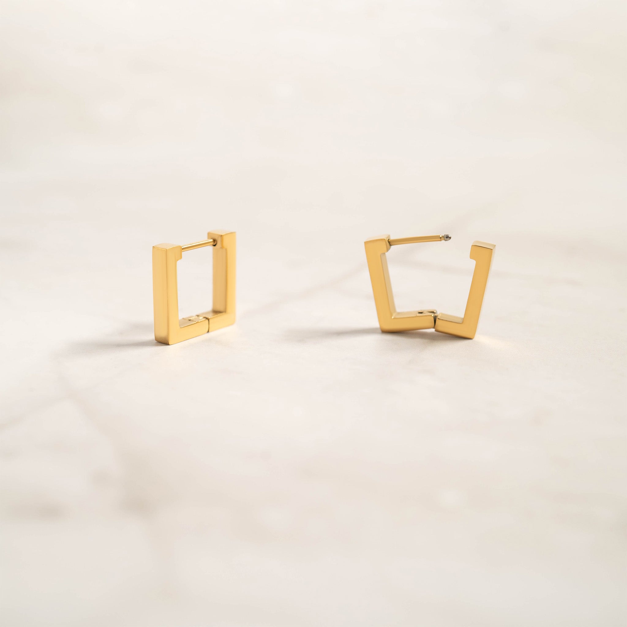 18K Gold PVD Stainless Steel Square Huggie Earrings / ERJ0053、mySite、dreamappss