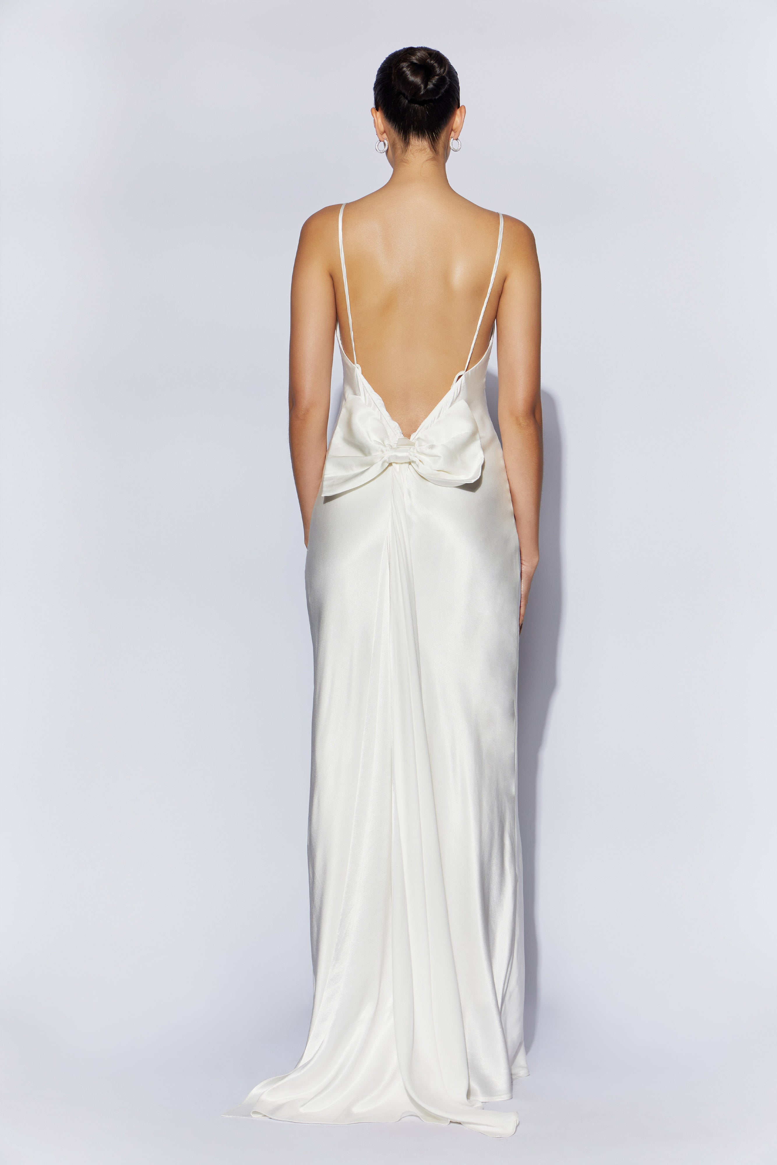 Kailey Low Back Maxi Dress With Detachable Bow Train - White、mySite、solidvoid