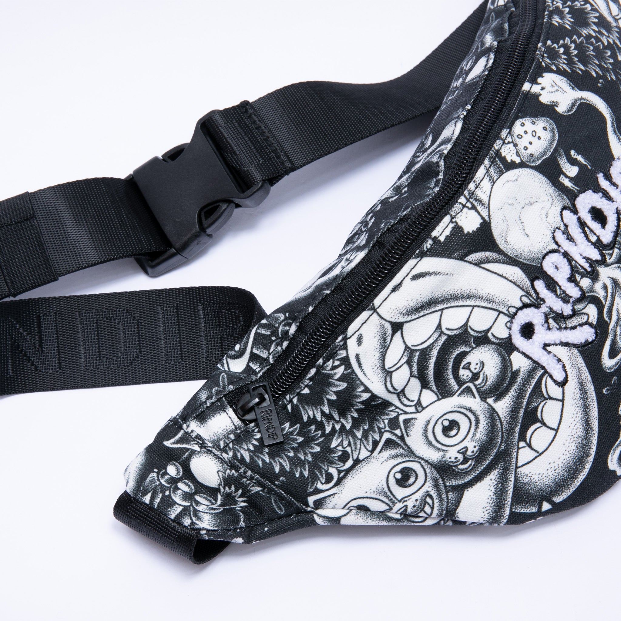  Dark Twisted Fantasy Fanny Pack (Black/White)、mySite、merchandisen