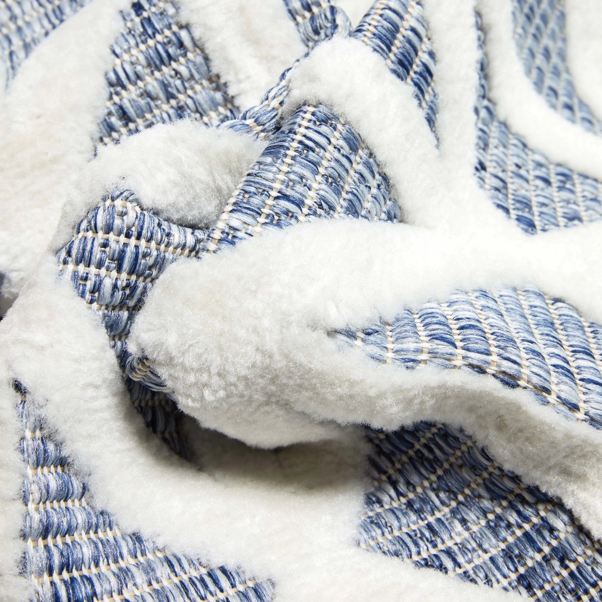 Ciel Modern Geometric Indoor/Outdoor Blue High-Low Rug、mySite、gigharbornorthrealestate