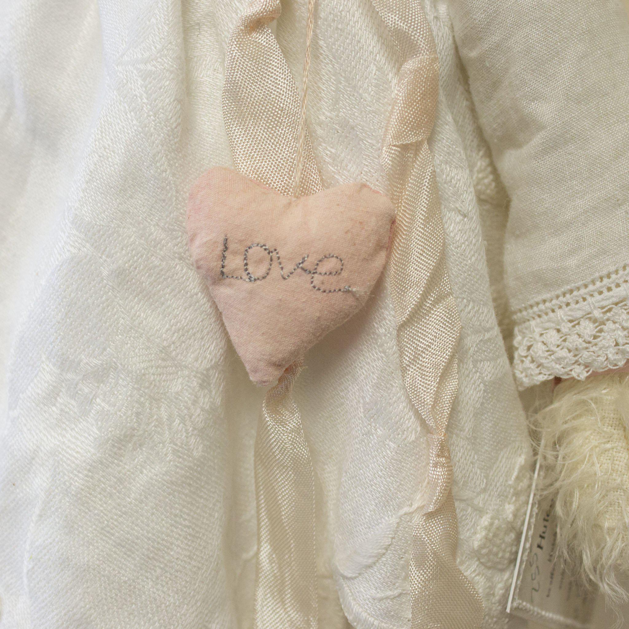 RETIRED - Hutch Studio - Miss Peace And Love - One Of A Kind Bunny、mySite、g9winljtr