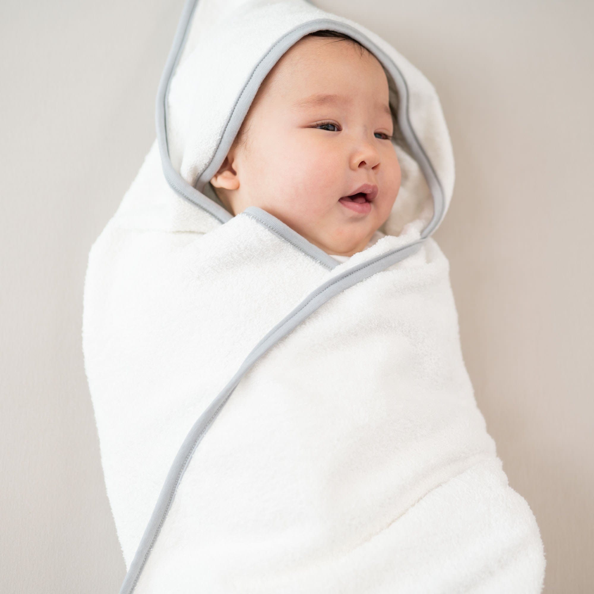  Hooded Bath Towel in Cloud with Storm Trim、mySite、layawaytickets