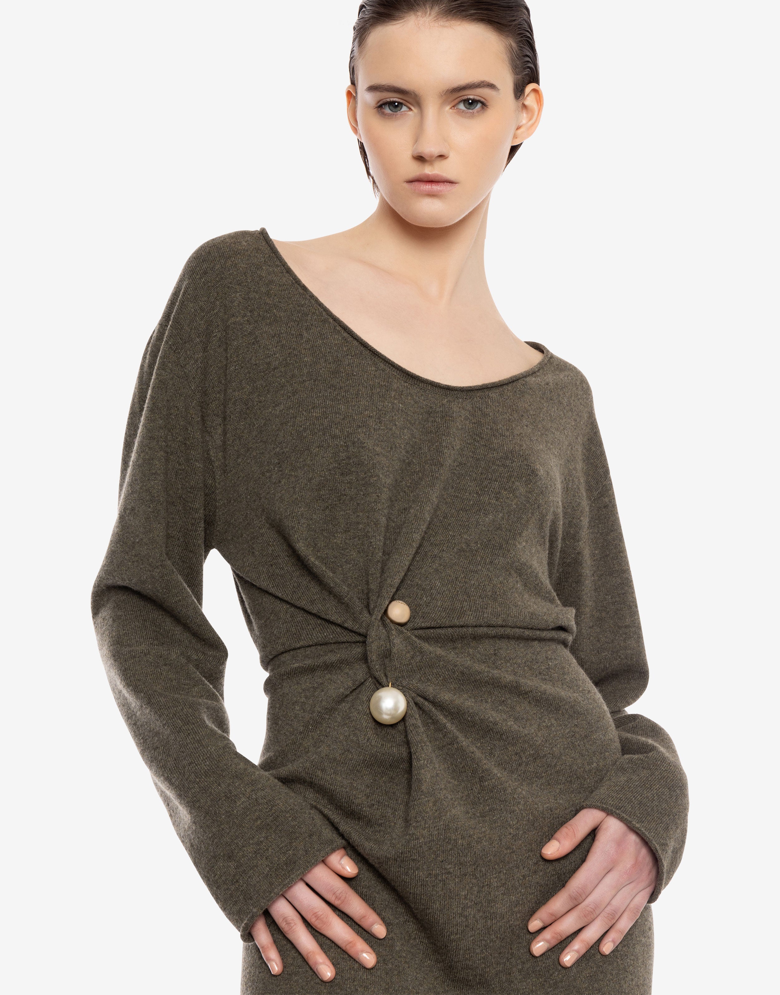 Abito longuette in seta e cashmere con spilla gioiello、mySite、aoinhome