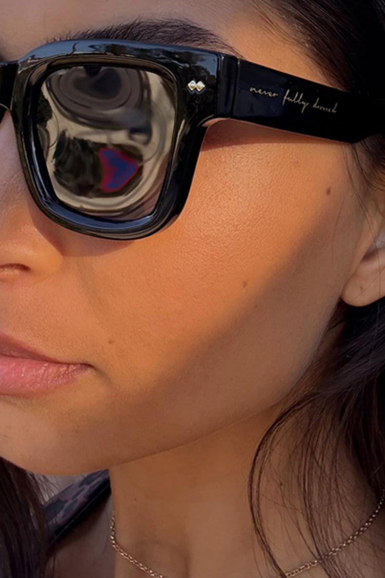 Black Square Sunglasses、mySite、solidvoid