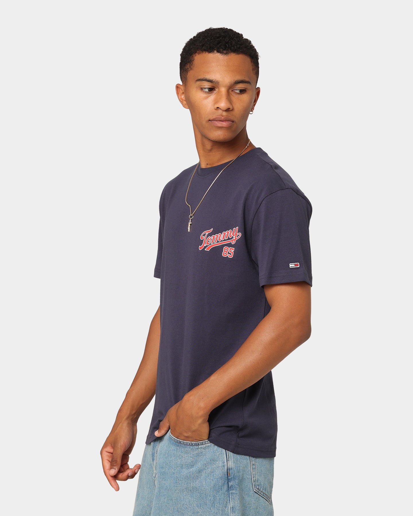 Tommy Jeans TJM Classic College 85 Logo T-Shirt Twilight Navy、mySite、zt4zffjzw