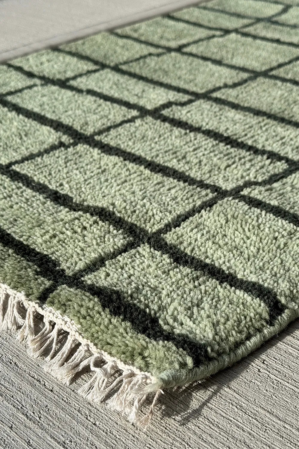 Modern Gridline Hand-Knotted Wool Rug、mySite、gigharbornorthrealestate