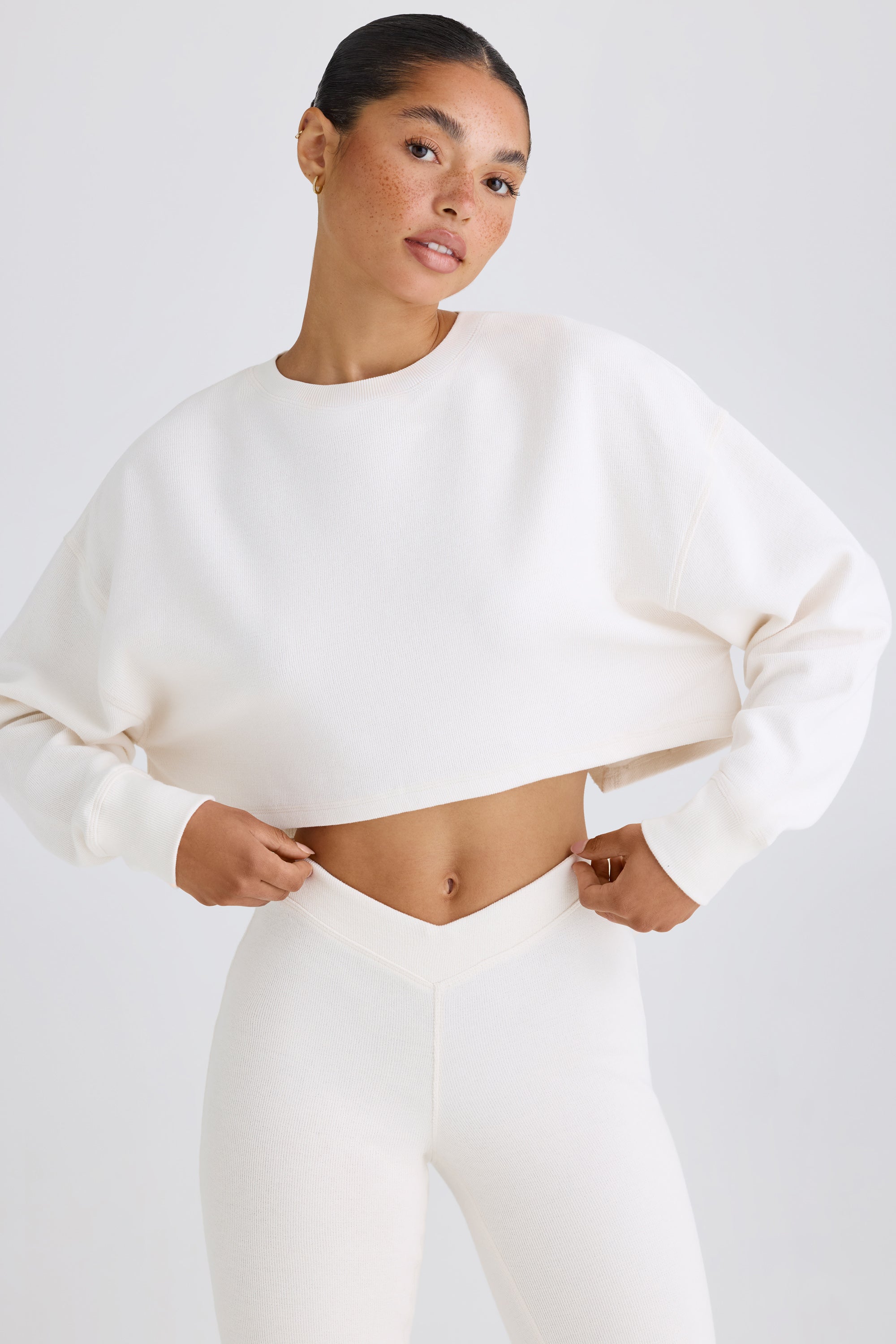 Crew-Neck Open-Back Cropped Sweatshirt in White、mySite、solidvoid
