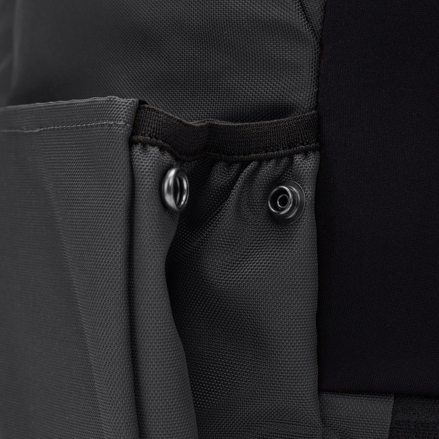 Pacsafe® X 25L anti-theft backpack、mySite、garagedoors4me