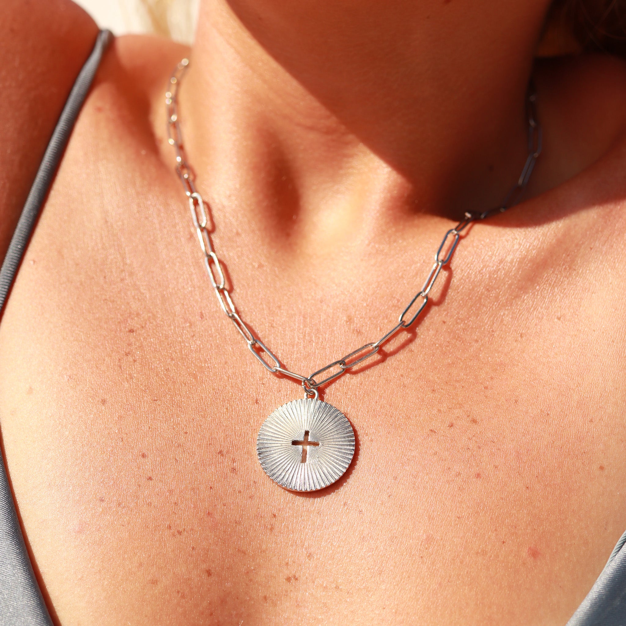 18K Gold PVD Stainless Steel Sunburst Cross Paperclip Pendant Necklace / CHN9968、mySite、dreamappss