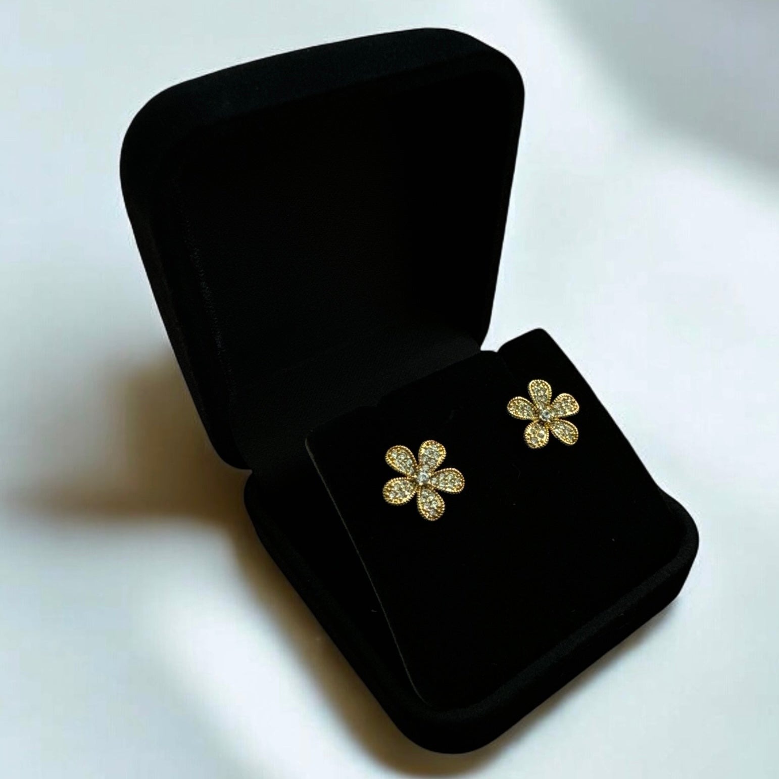 Brinco Flor Cravejado Banho Ouro 18K Zirconia Cristal、mySite、camillekostekn