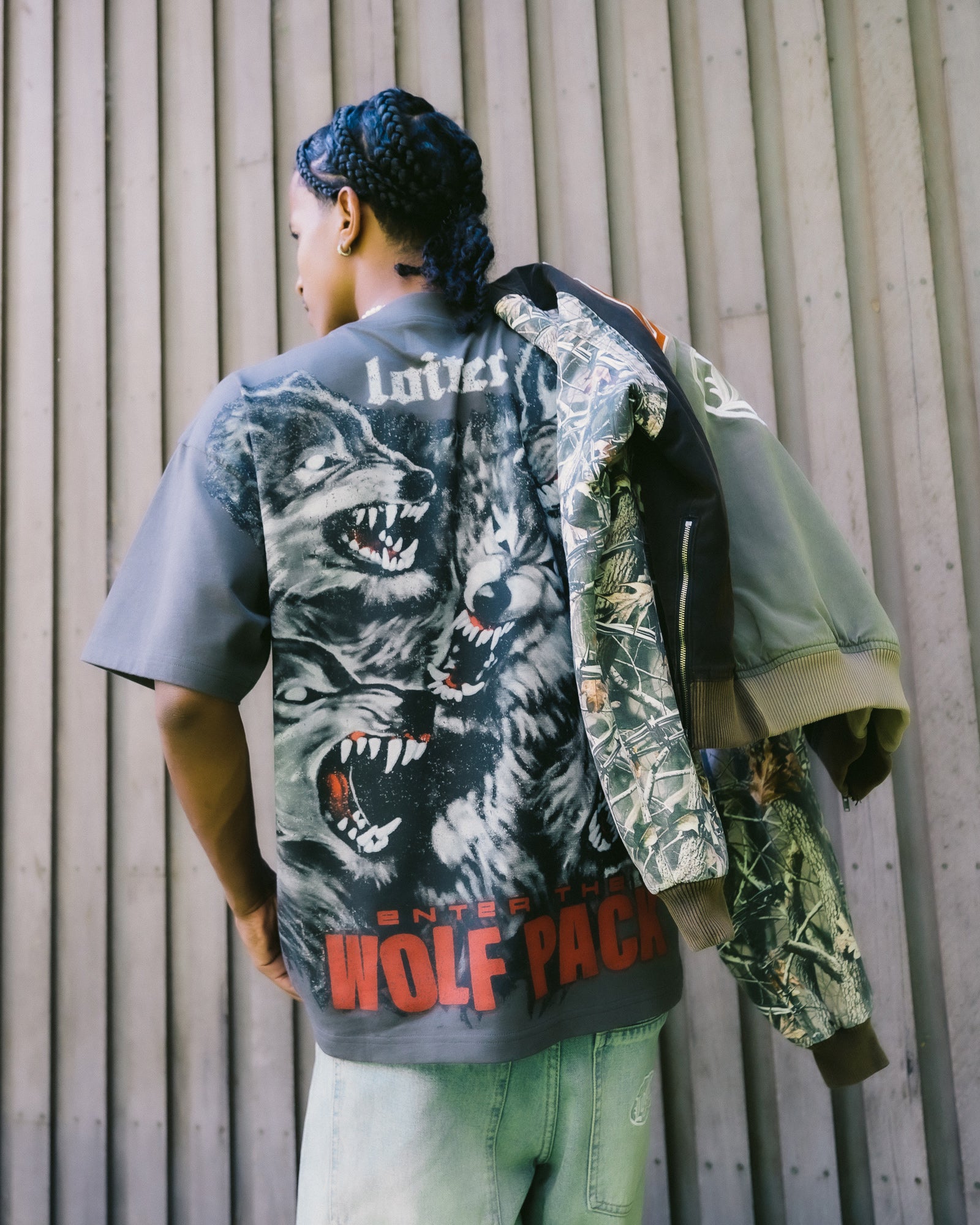 Loiter Wolf Pack Vintage T-Shirt Charcoal、mySite、zt4zffjzw