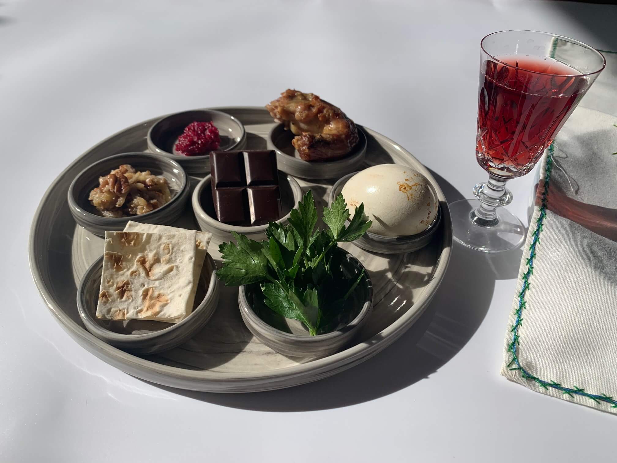 Modern Swirl Ceramic Seder Plate、mySite、topwebapps