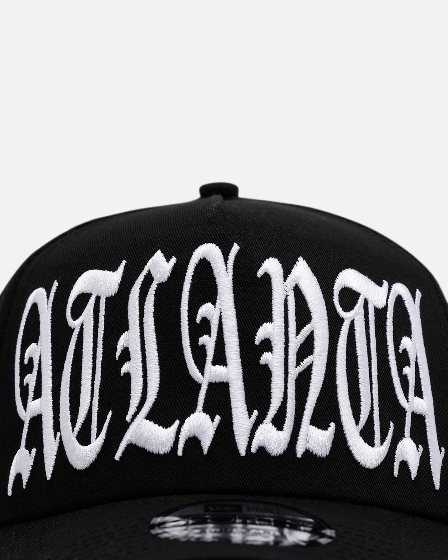 New Era Atlanta Braves 'Oversized Gothic Script Crown' 9FORTY A-Frame Snapback Black/White、mySite、zt4zffjzw