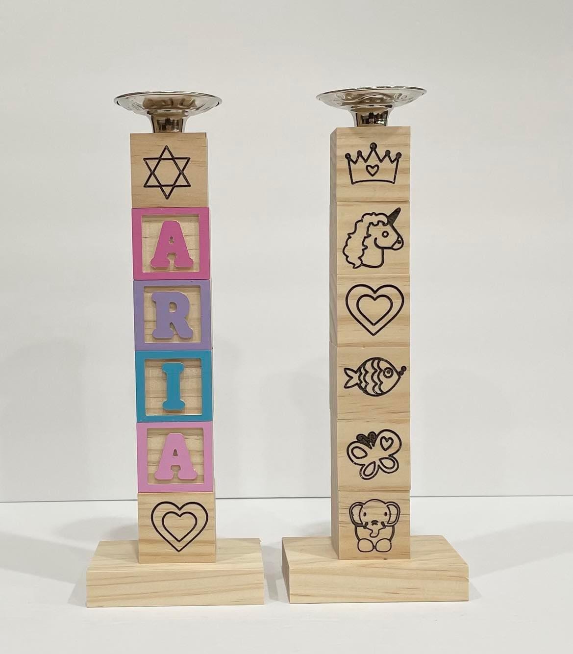 Personalized Name Block Shabbat Candlesticks - (Choice of Colors)、mySite、topwebapps