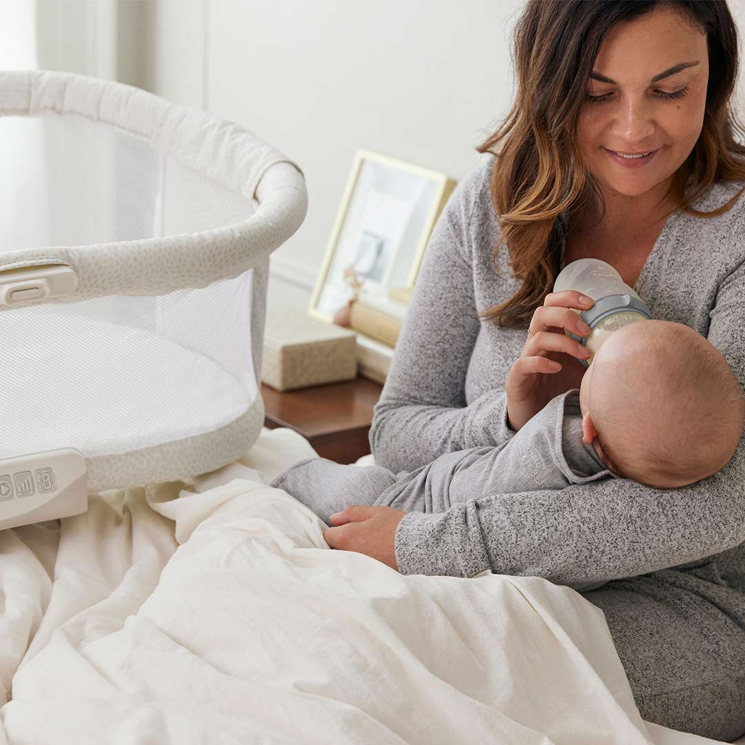  Outlet - HALO BassiNest Swivel Sleeper - Premiere Morning Pebble、mySite、merchandisen