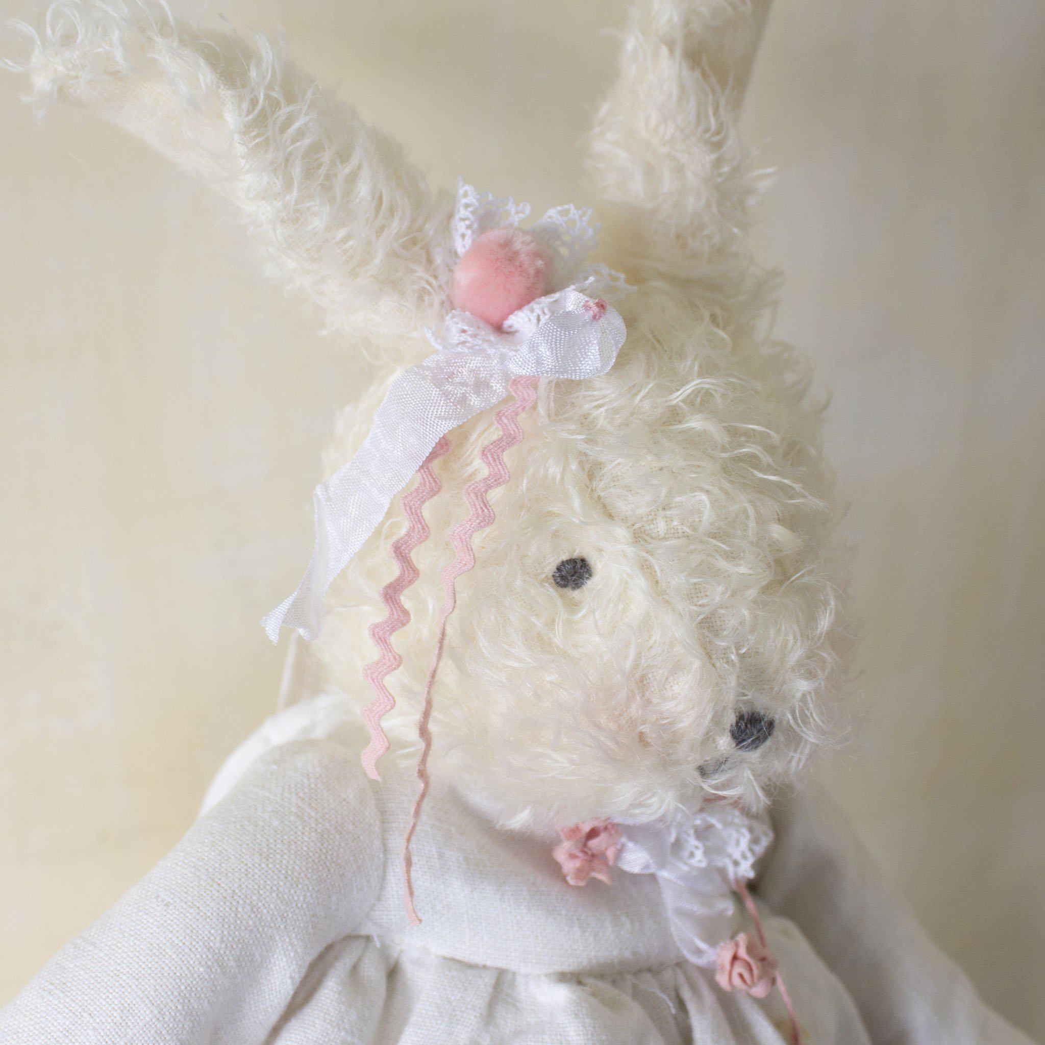 RETIRED - Hutch Studio - Roberta RicRac - One Of A Kind Bunny、mySite、g9winljtr