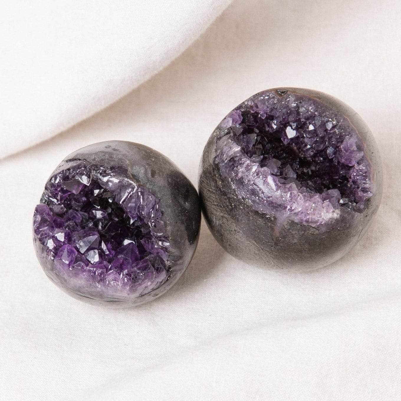 Genuine Amethyst Geode with Tripod、mySite、hinf8tx79