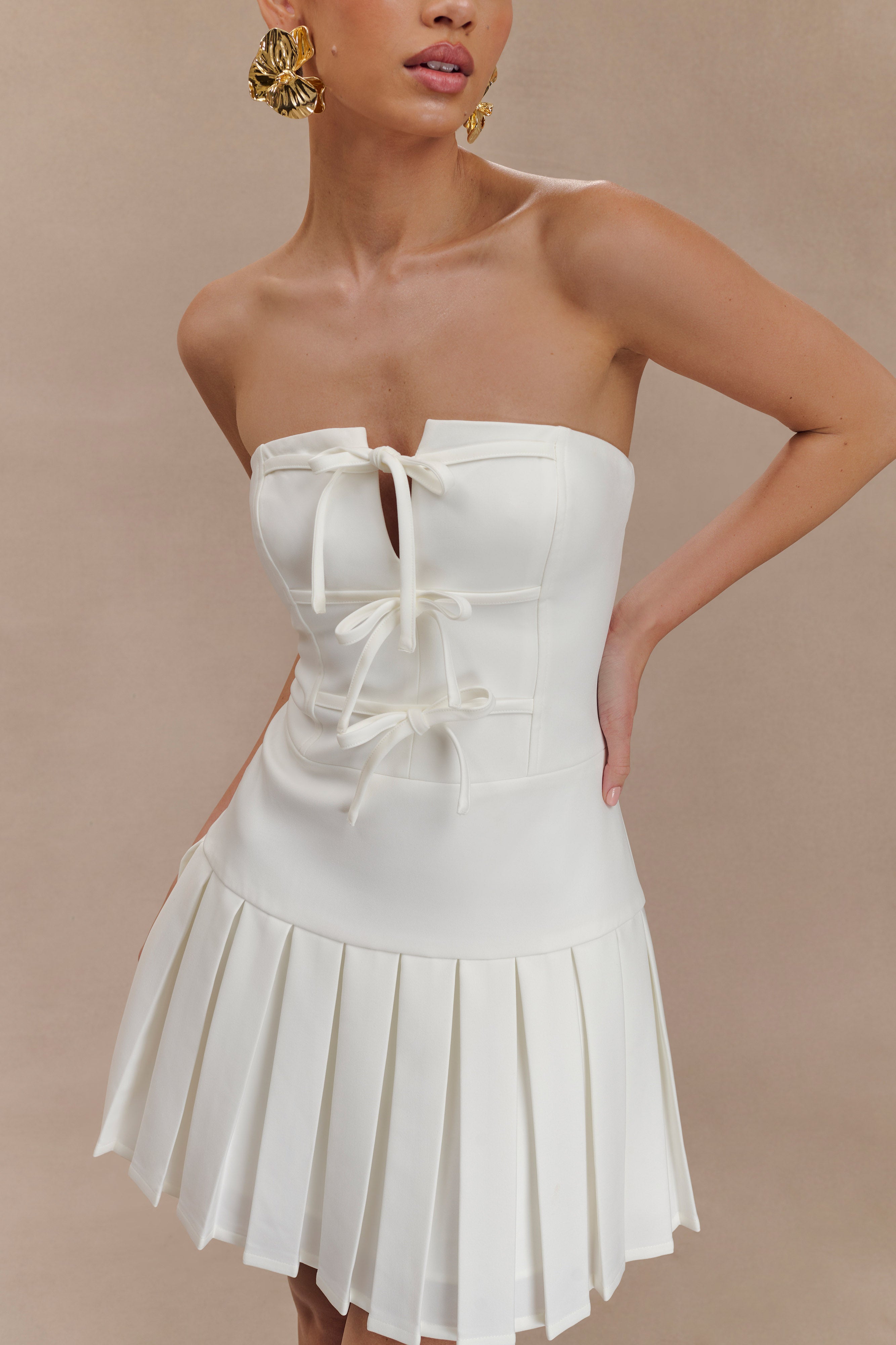 Naya Pleated Mini Dress With Ties - White、mySite、solidvoid