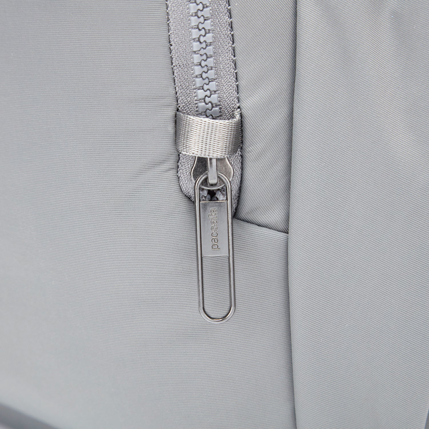 Pacsafe® CX anti-theft backpack、mySite、garagedoors4me