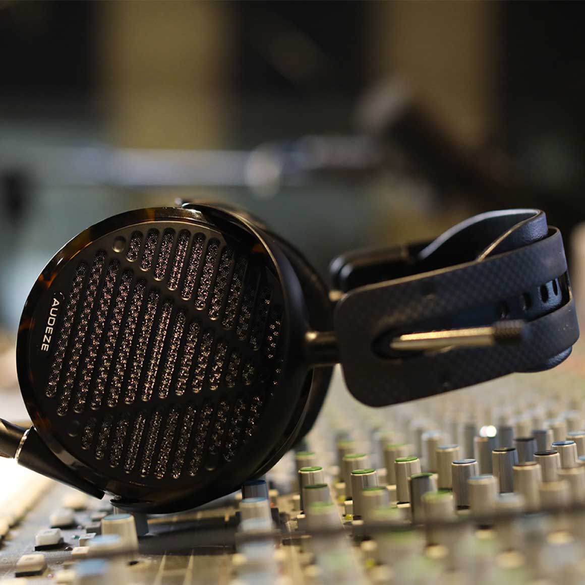  Audeze - LCD-5、mySite、merchandisen