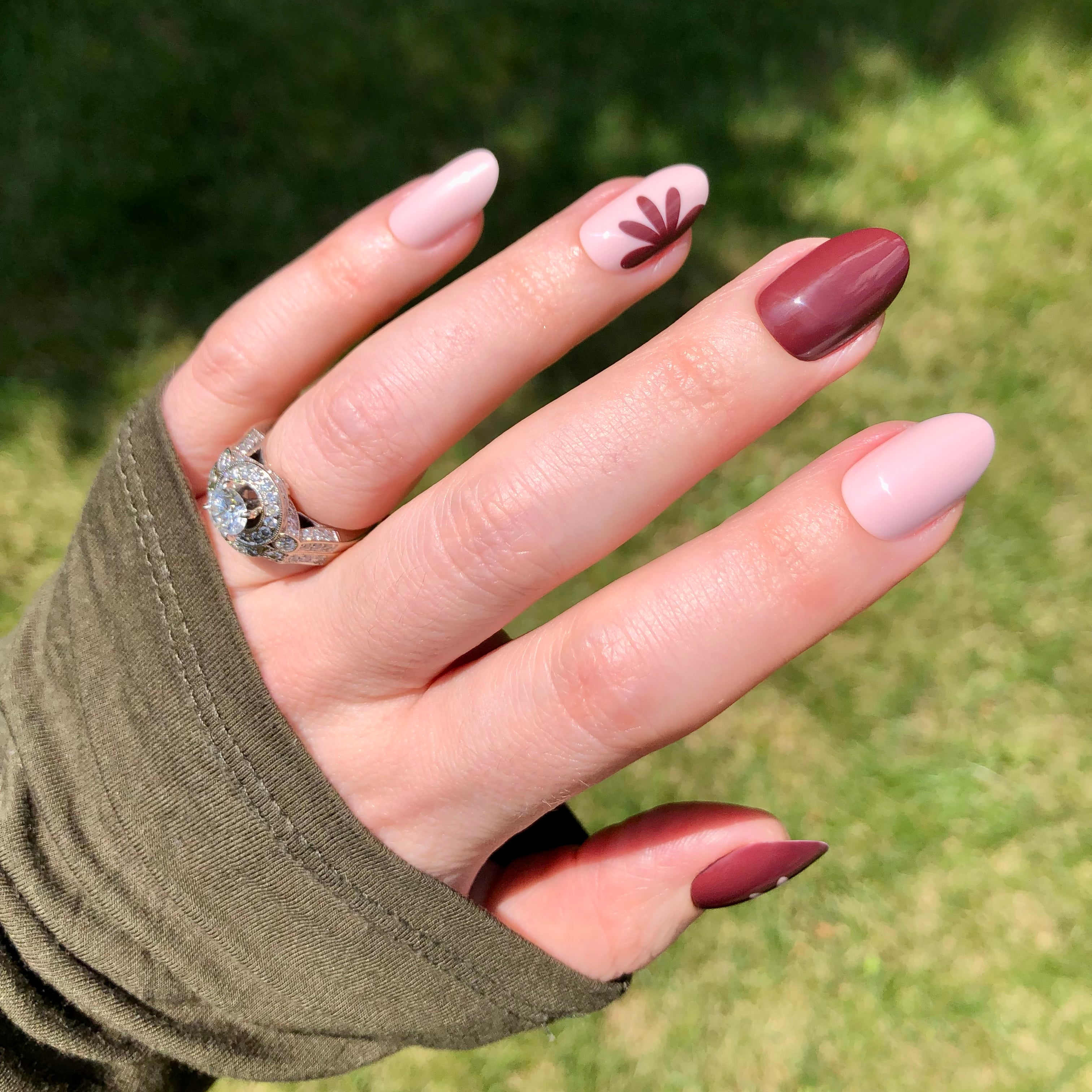 Big Duo Toned Flowers | Medium | Oval - Tab Press-On、mySite、solidvoid