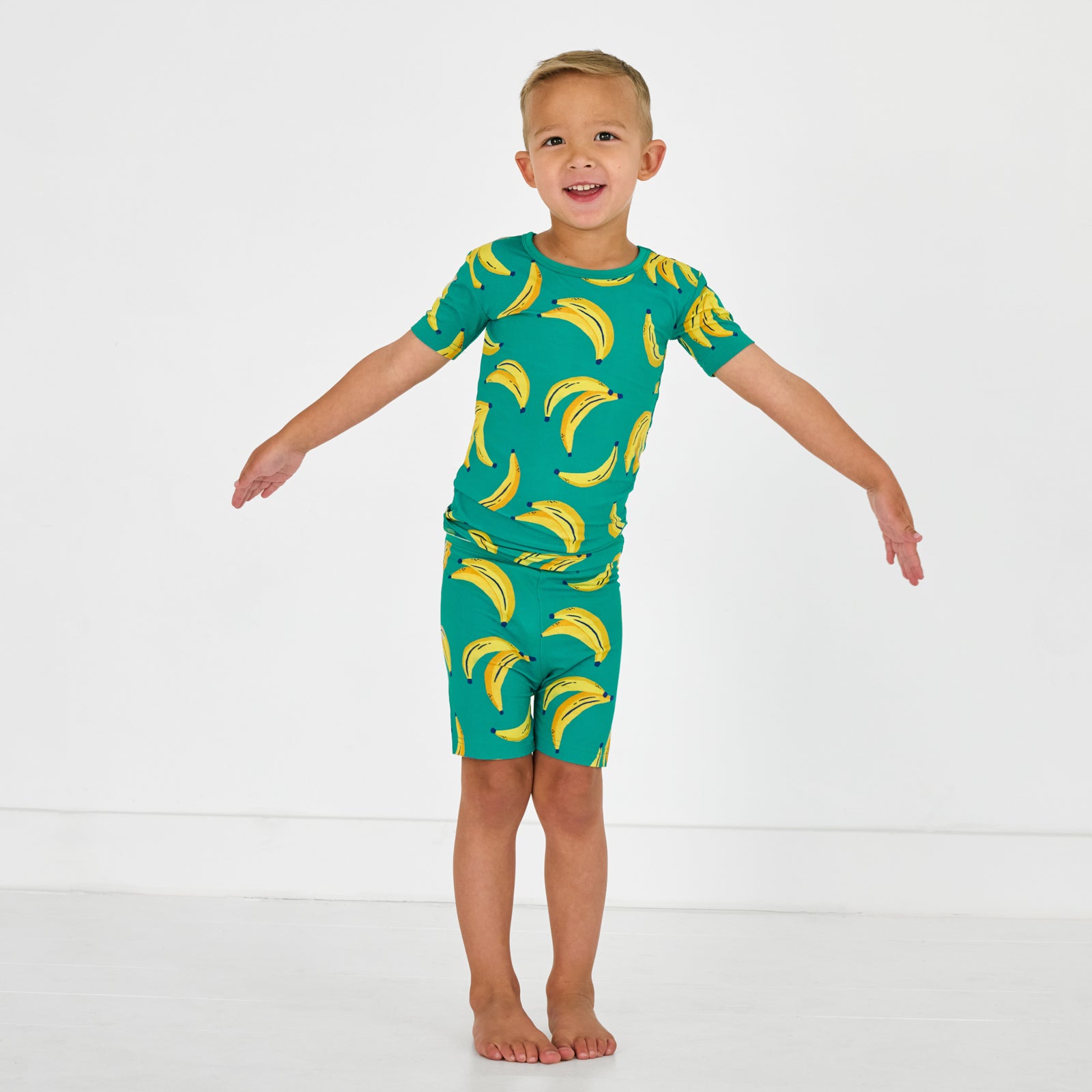  Go Bananas Two-Piece Short Sleeve & Shorts Pajama Set、mySite、layawaytickets