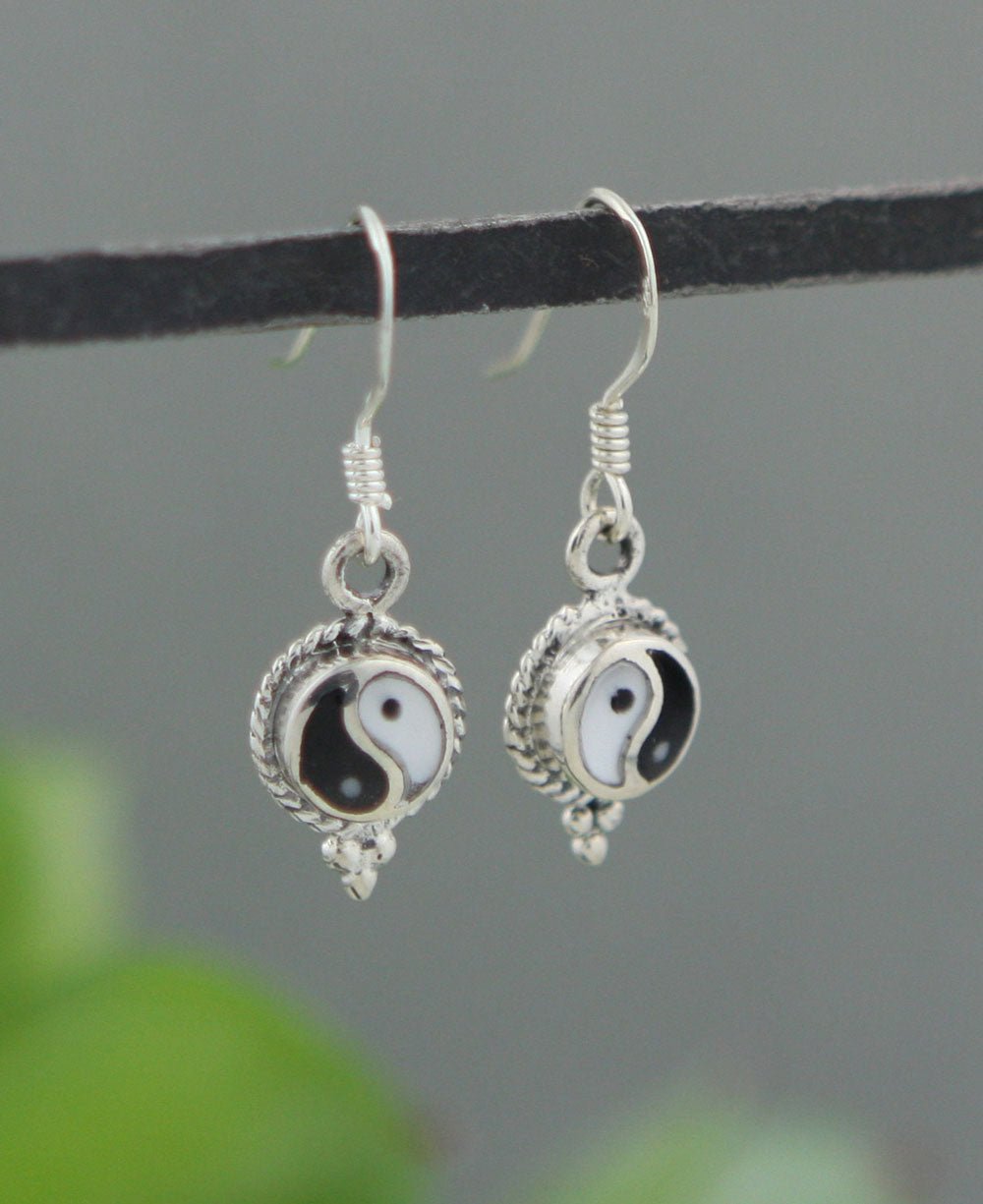 Dainty Yin Yang Earrings with Black Onyx and Mother of Pearl、mySite、topwebapps