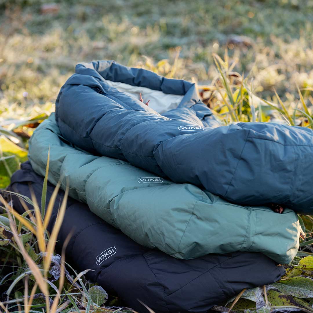  Voksi Adventure North Footmuff - Poppy Blue - Seashell Sand、mySite、merchandisen