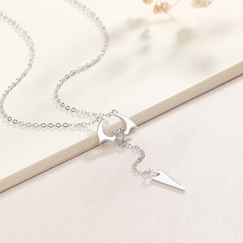 Bat Necklace-Cute flying Bat in Sterling Silver Adorns Your Neck、mySite、g9winljtr