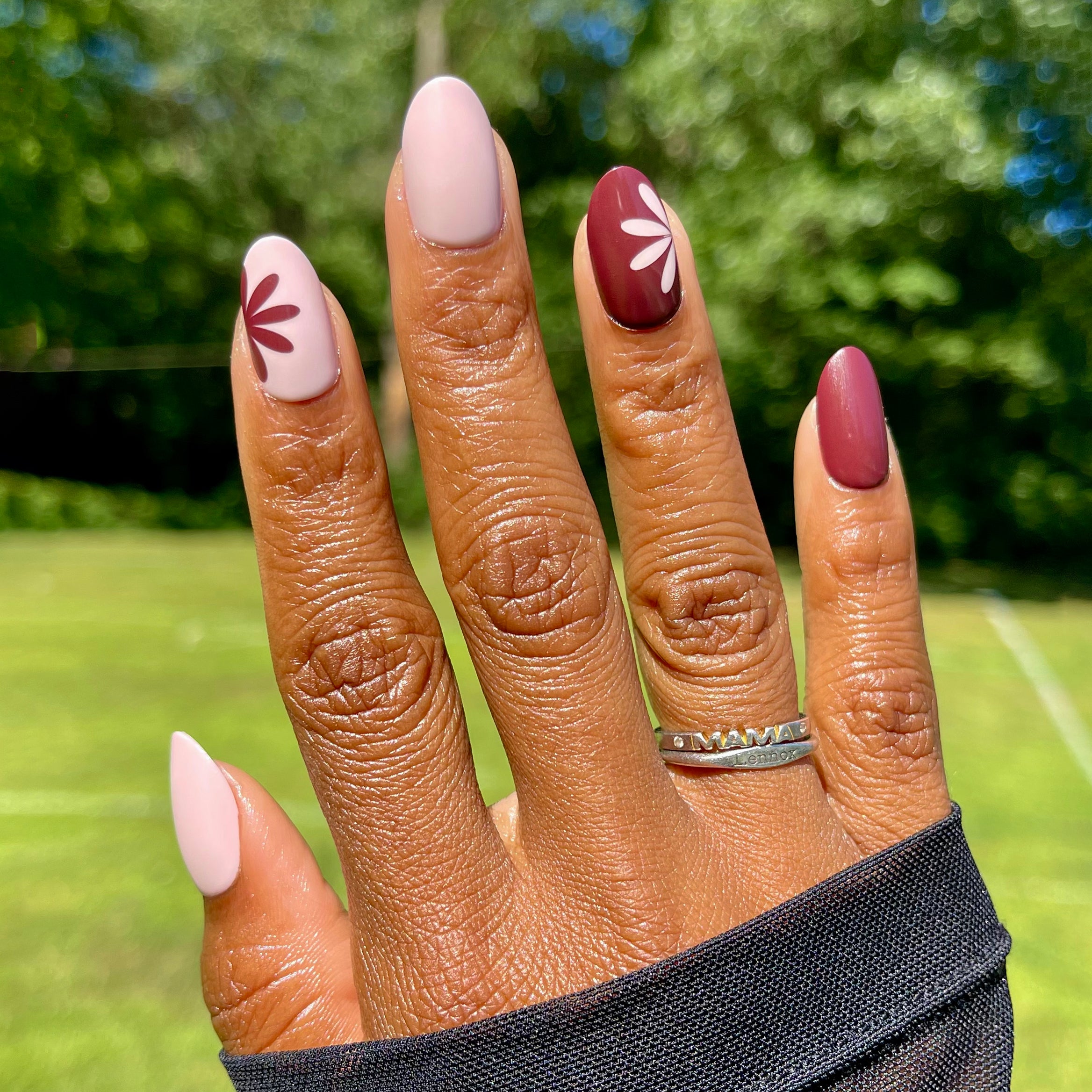 Big Duo Toned Flowers | Medium | Oval - Tab Press-On、mySite、solidvoid