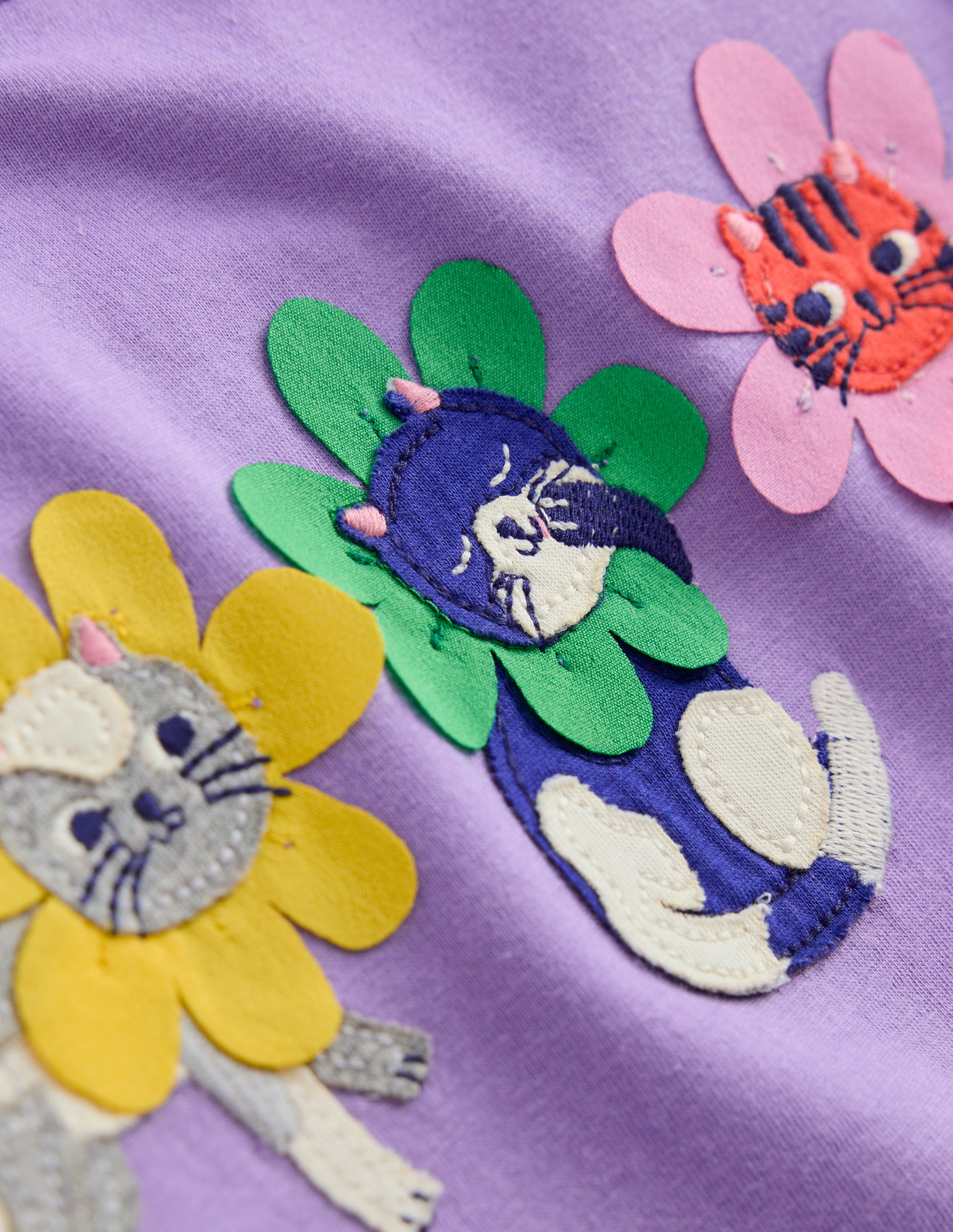  Puff Sleeve Applique T-Shirt-Aster Purple Flower Cats、mySite、ashleygrahame