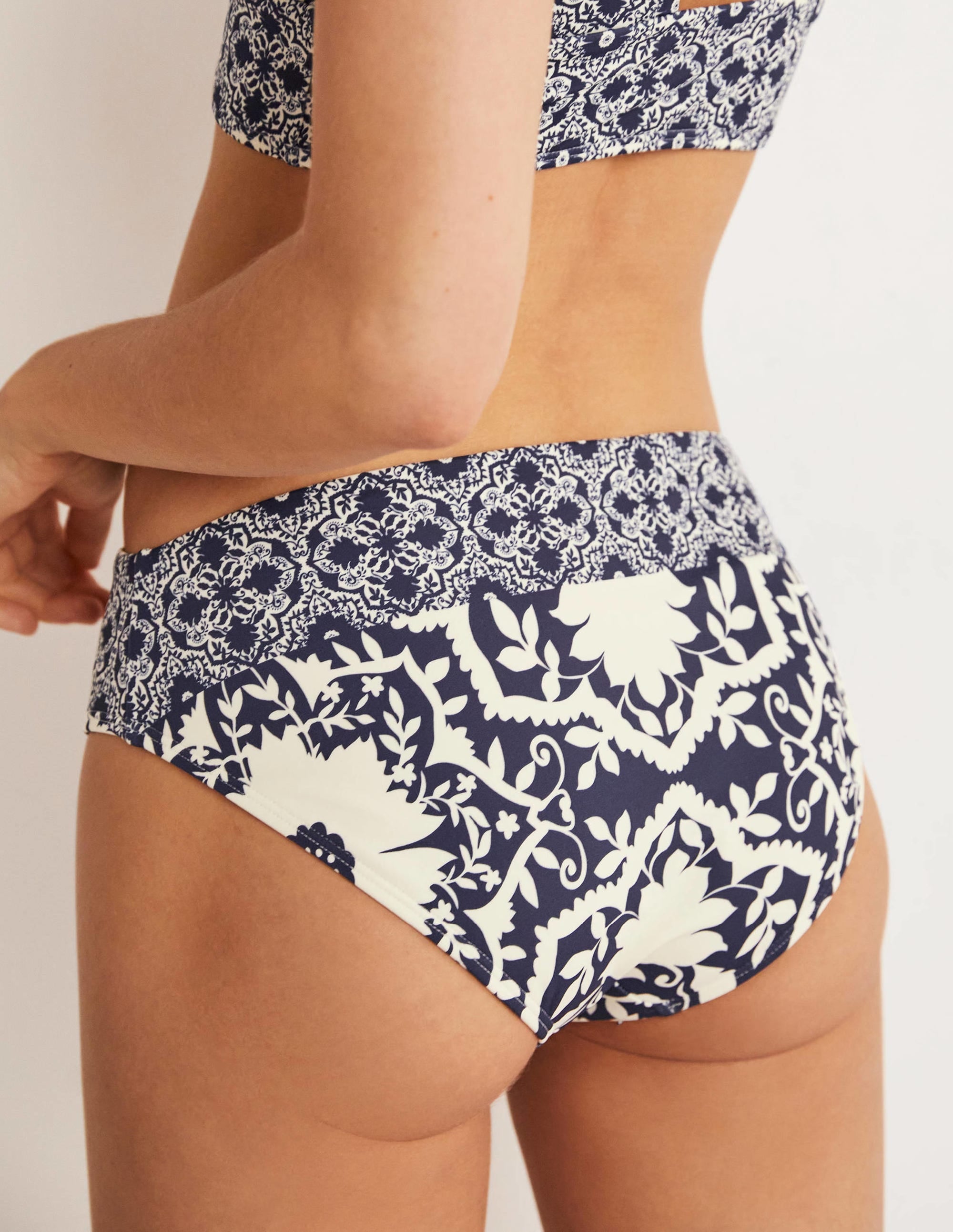  Porto Bikini Bottoms-French Navy, Bloomsbury Mono、mySite、ashleygrahame